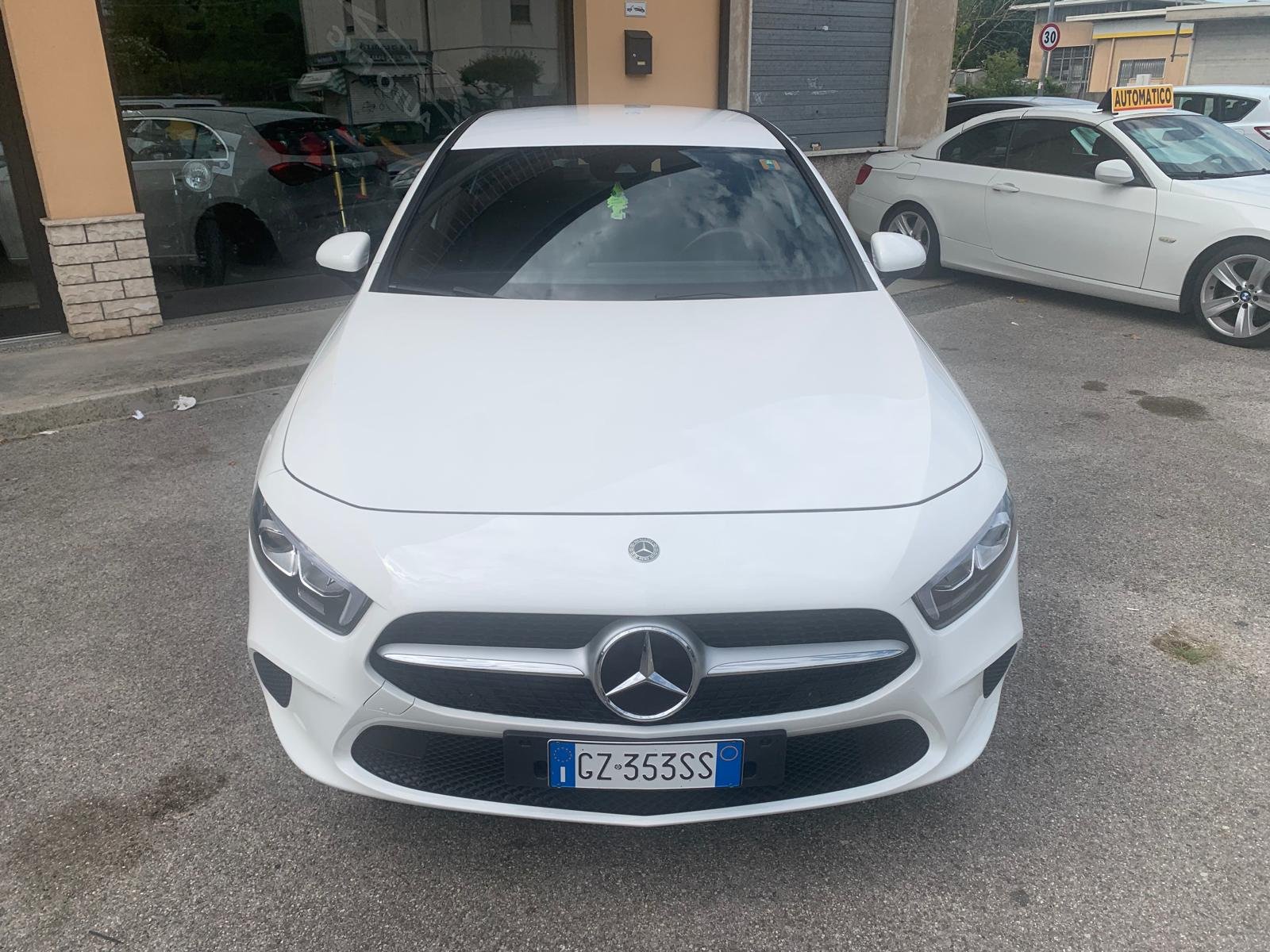 MERCEDES-BENZ A180d
