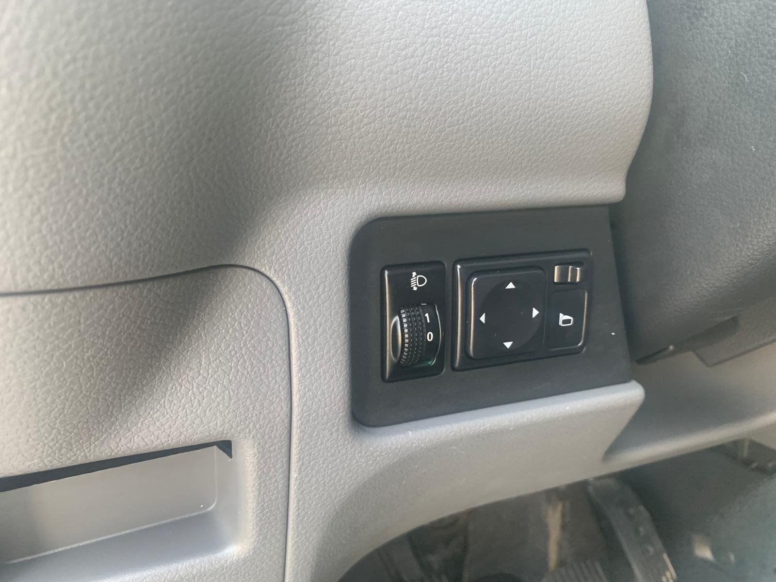 NISSAN NV200