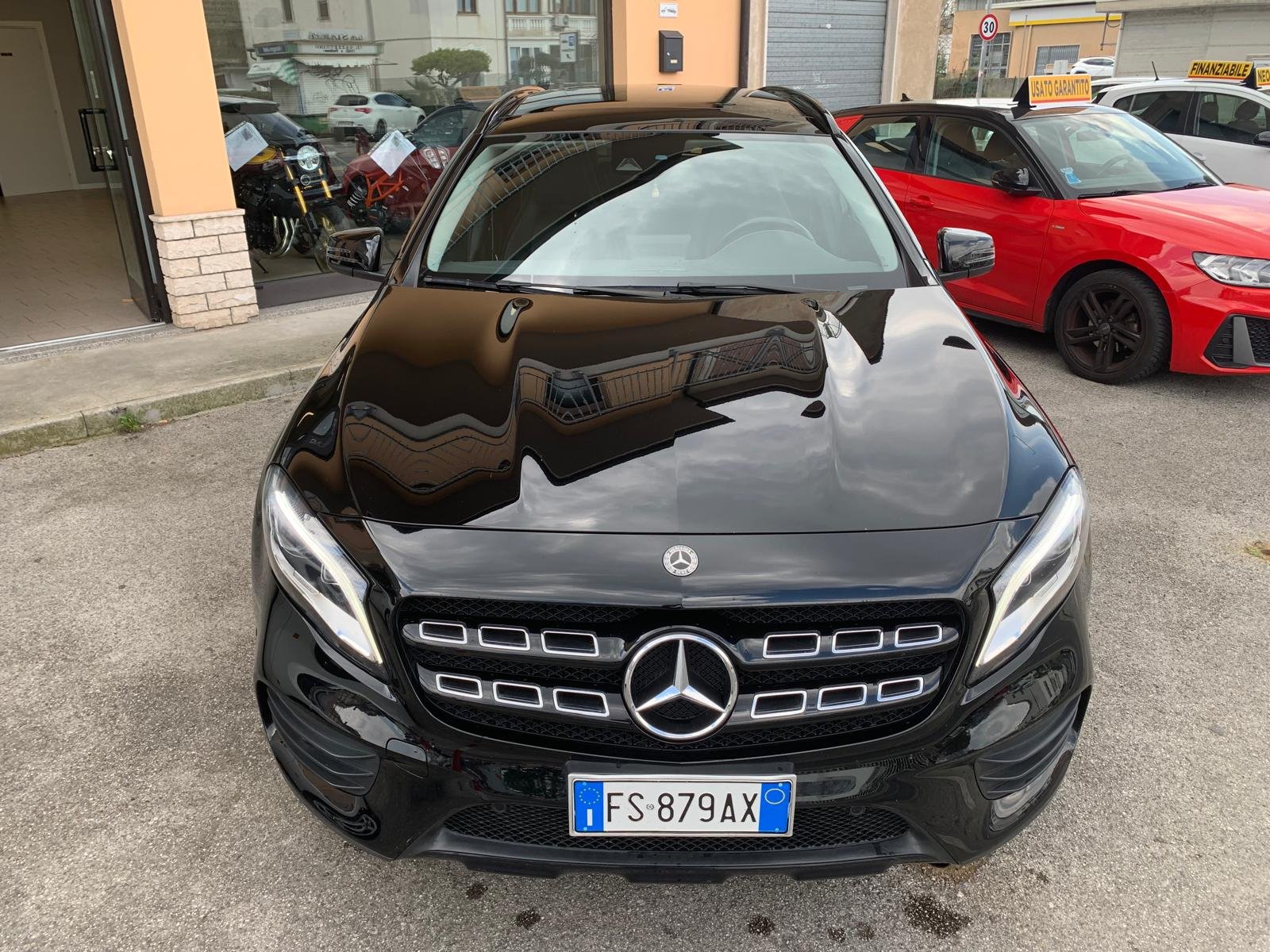 MERCEDES-BENZ GLA 180 EDITION