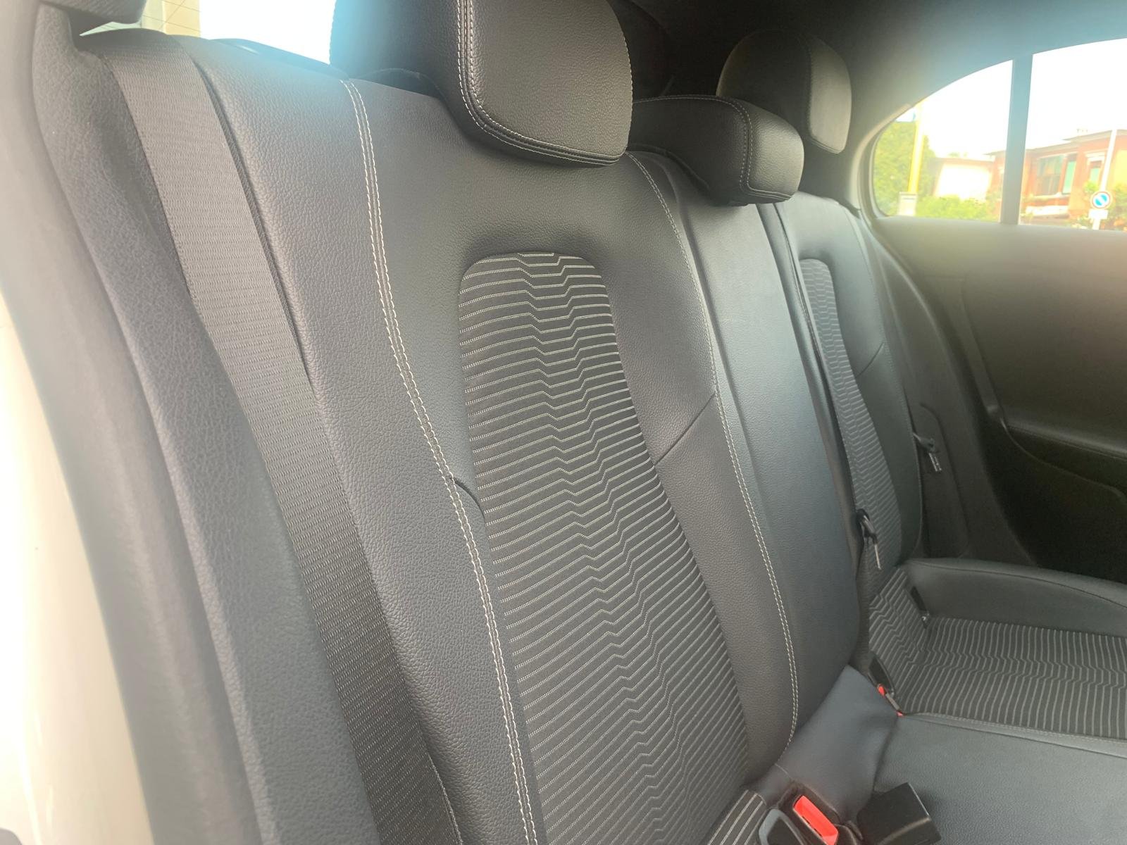 MERCEDES-BENZ A180d