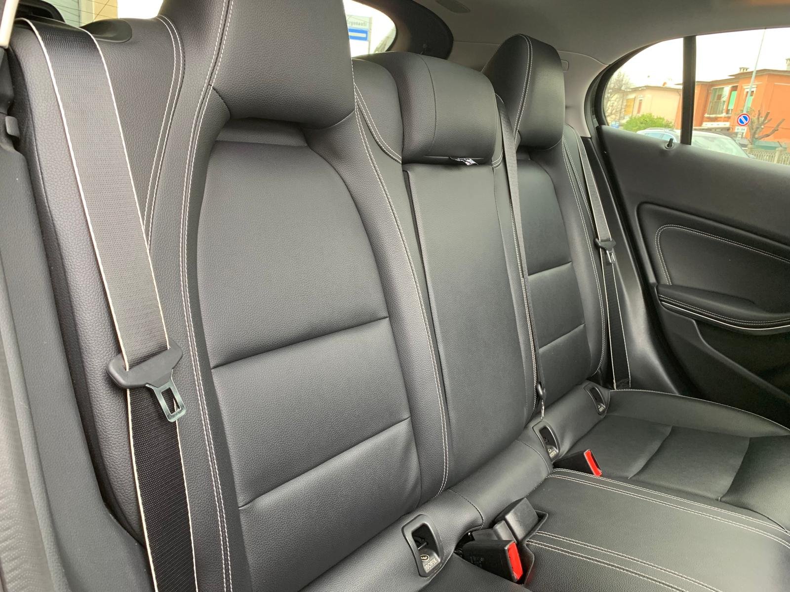 MERCEDES-BENZ GLA 180 EDITION