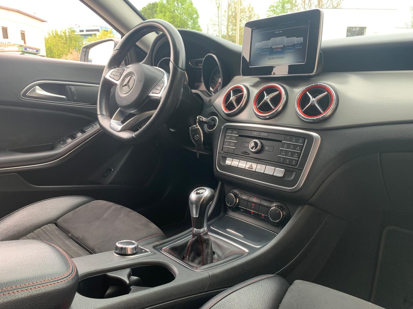 MERCEDES-BENZ CLA 200d PREMIUM AMG PACK