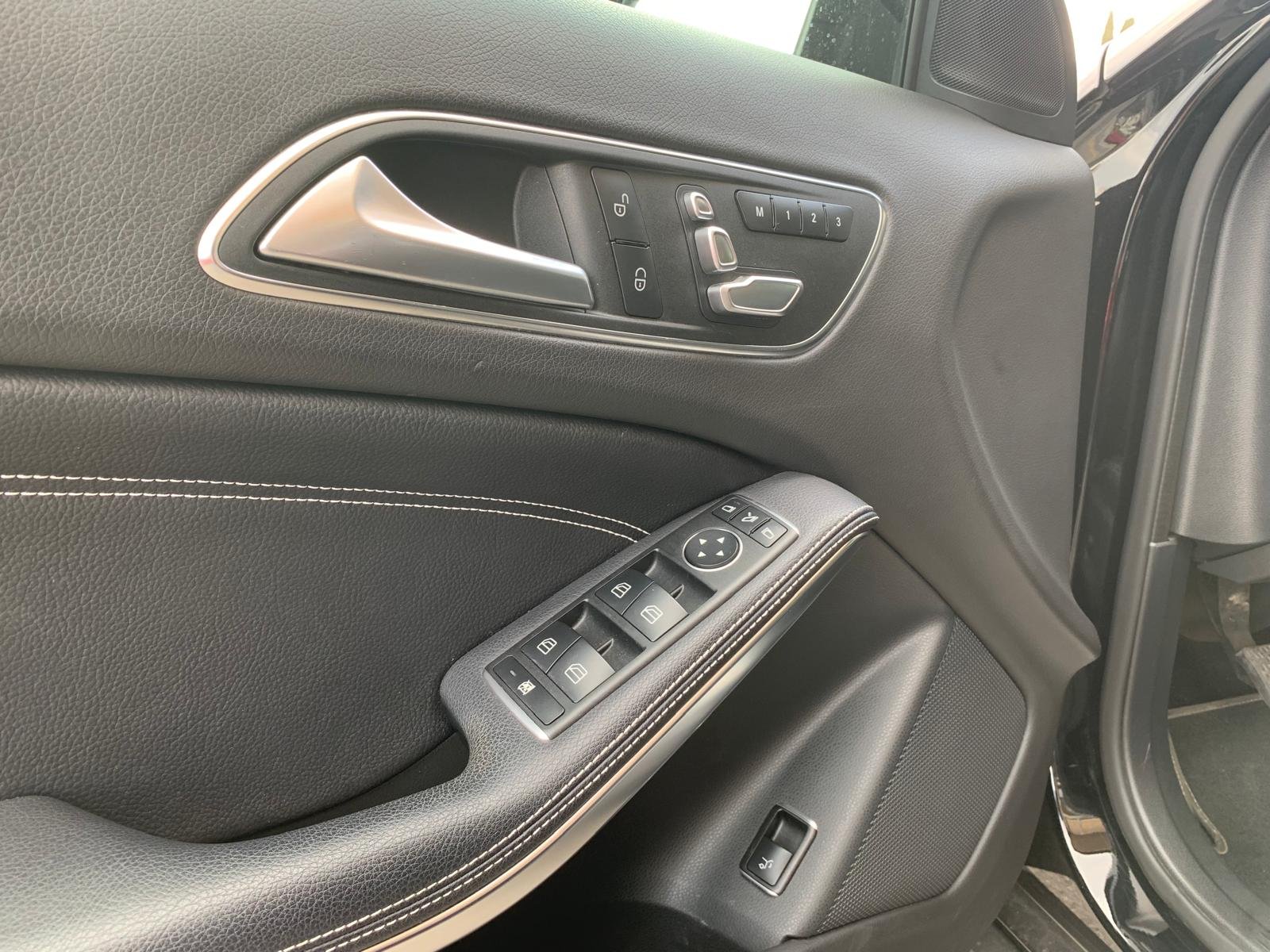 MERCEDES-BENZ GLA 180 EDITION