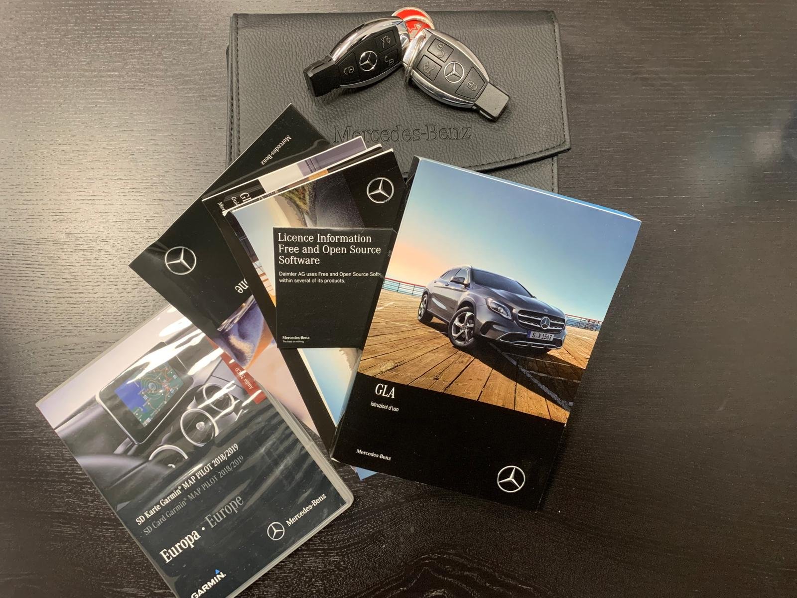 MERCEDES-BENZ GLA 180 EDITION