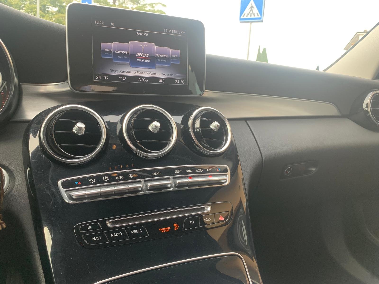 MERCEDES BENZ 220D