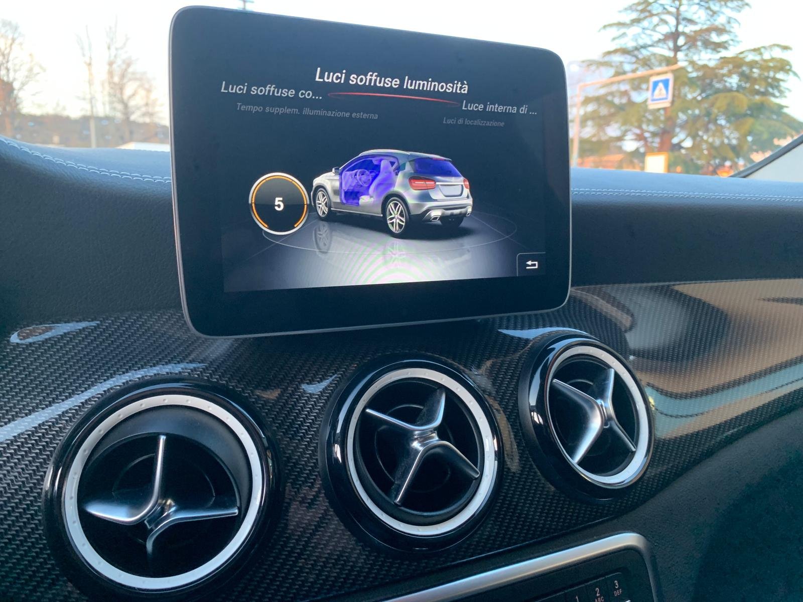 MERCEDES-BENZ GLA 180 EDITION