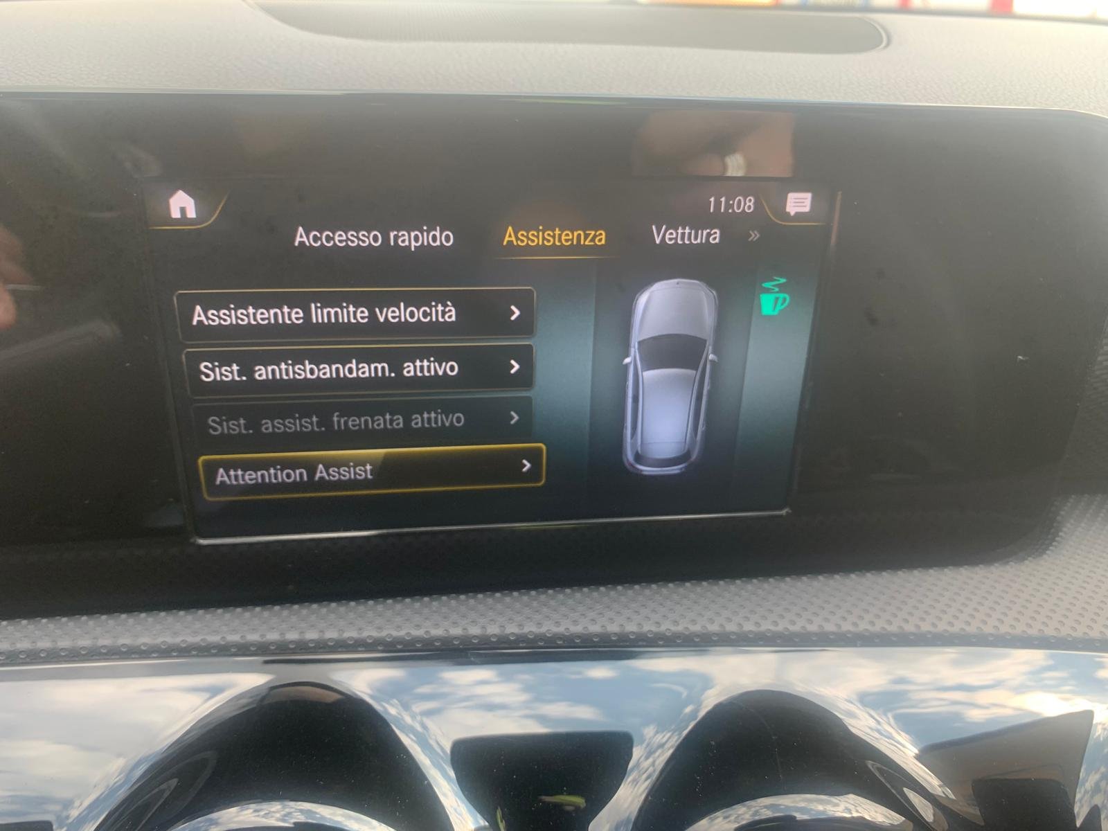 MERCEDES-BENZ A180d