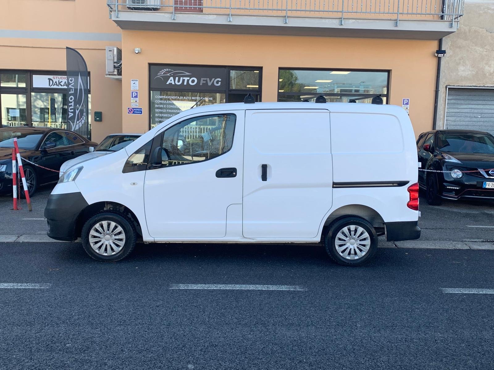 NISSAN NV200