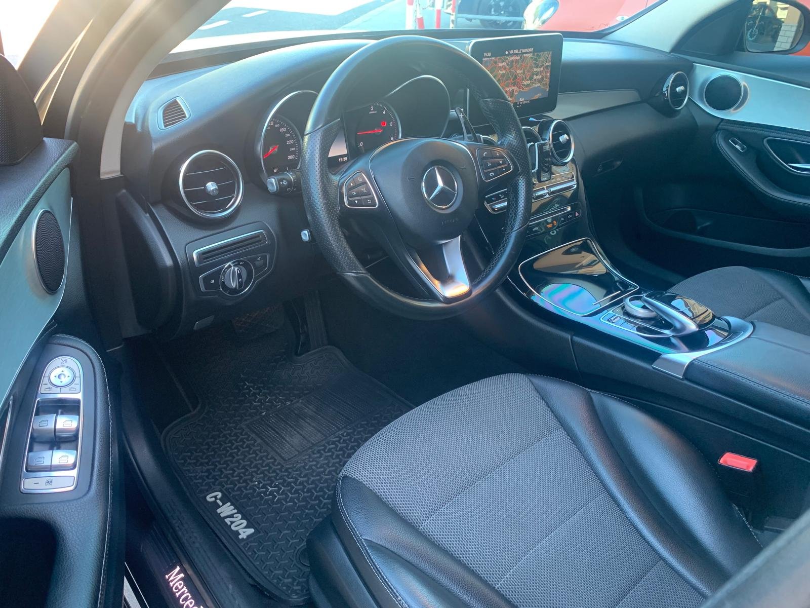 MERCEDES-BENZ C220