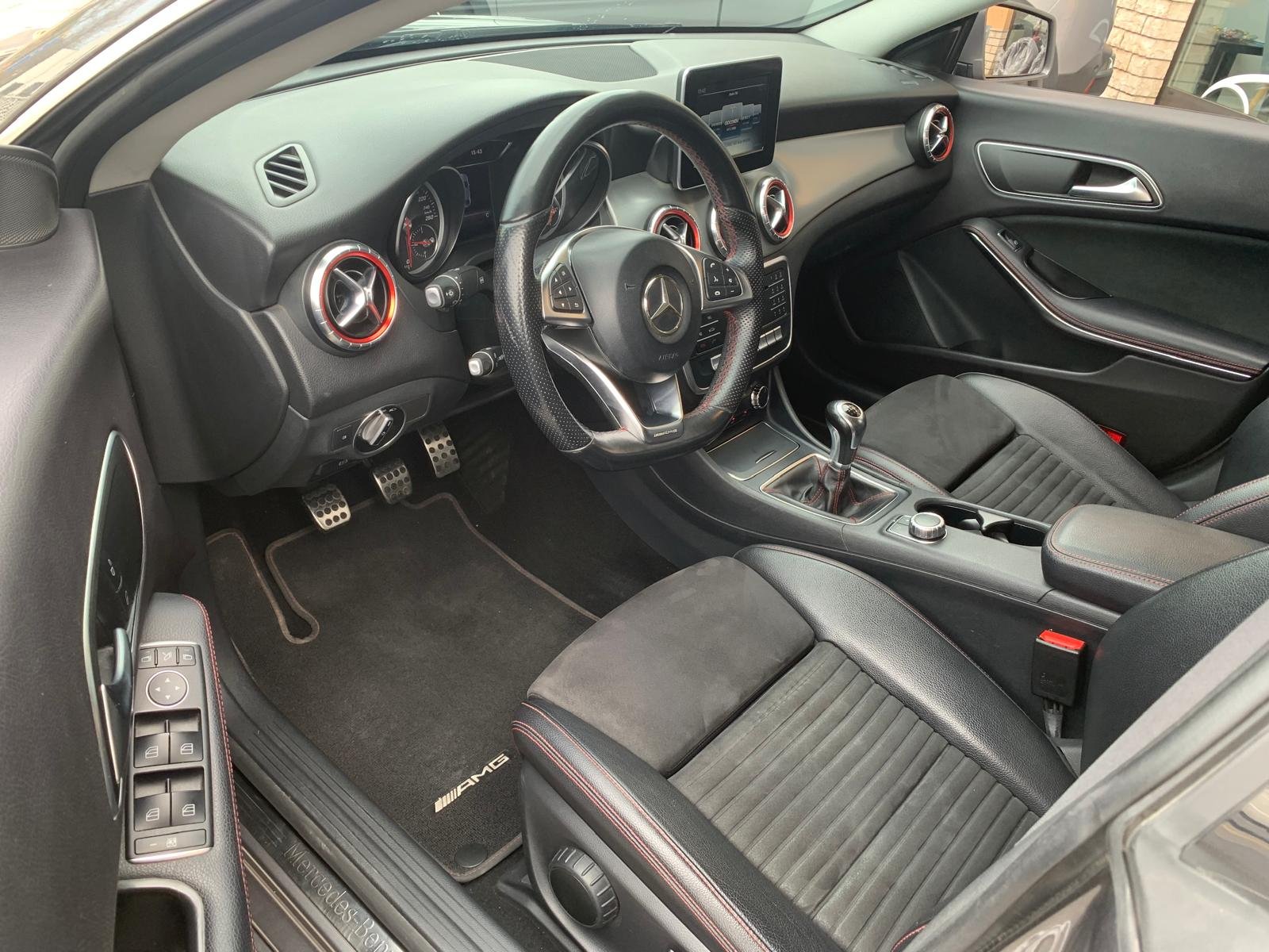 MERCEDES-BENZ CLA 200d PREMIUM AMG PACK