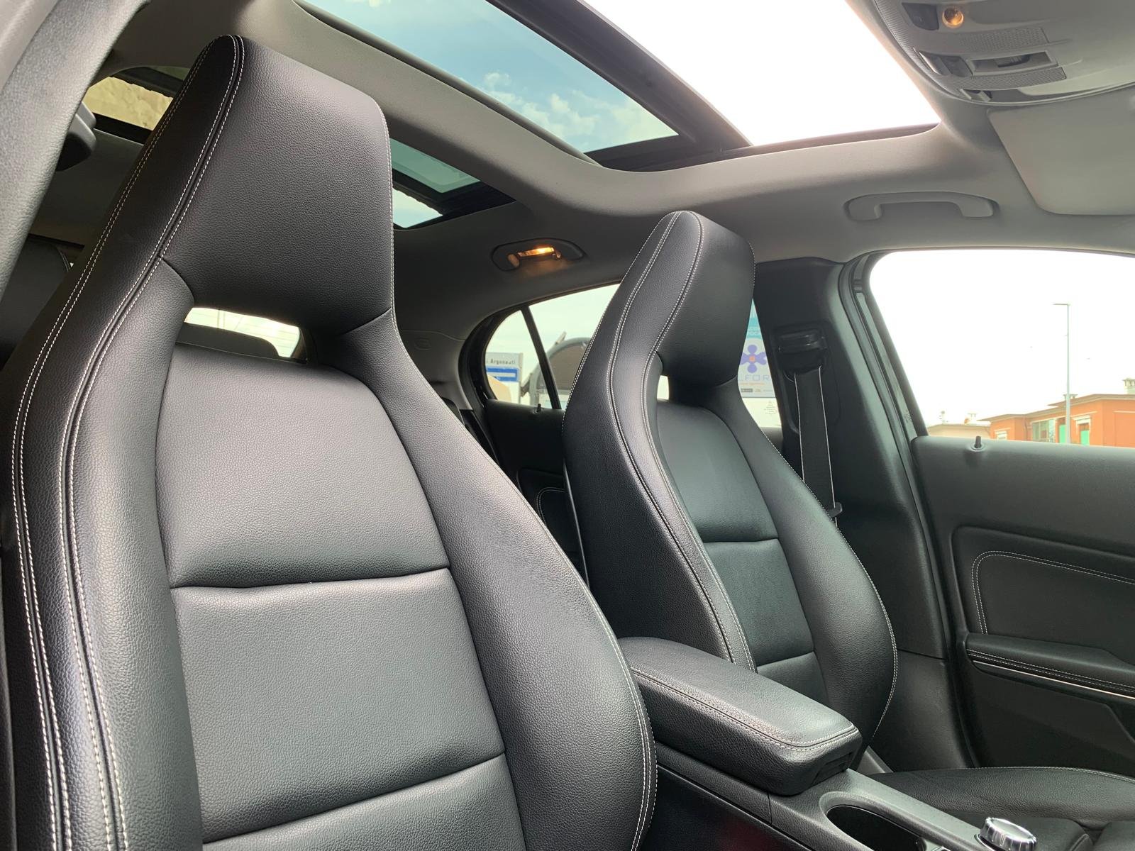 MERCEDES-BENZ GLA 180 EDITION