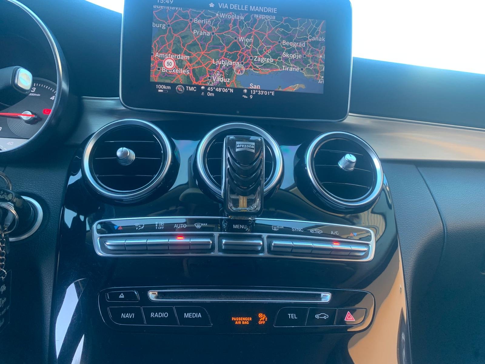 MERCEDES-BENZ C220