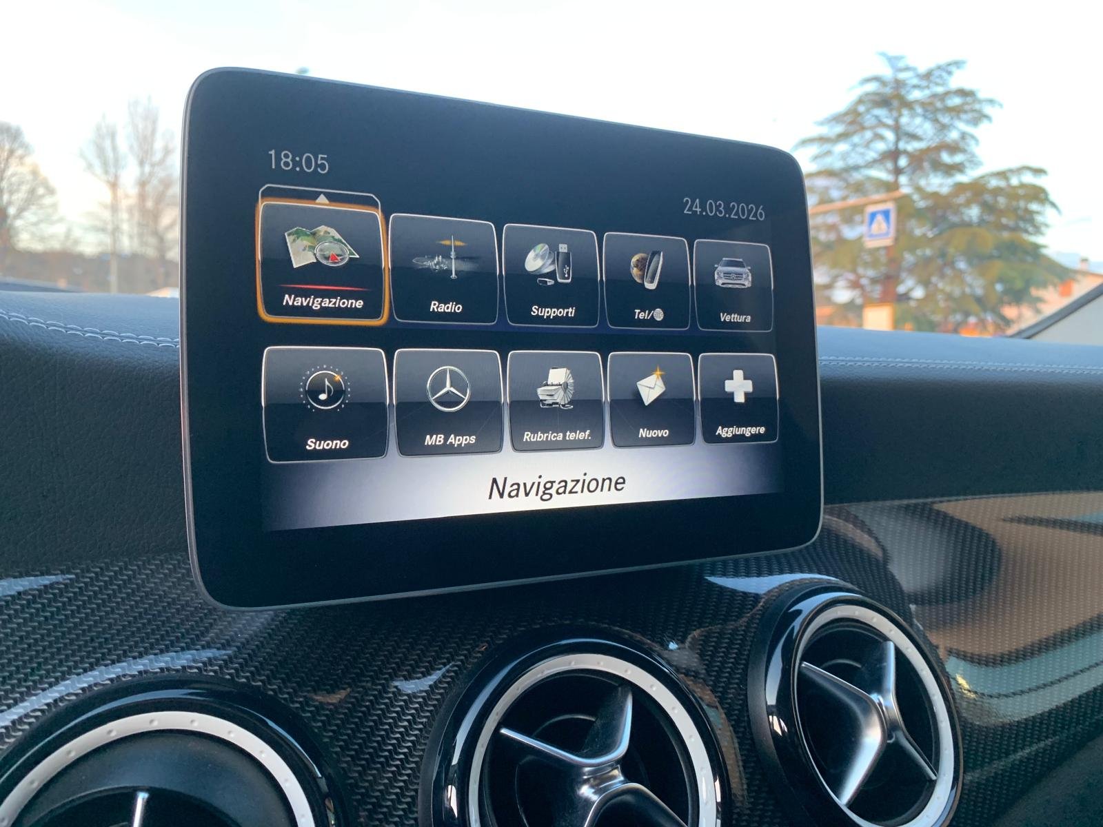 MERCEDES-BENZ GLA 180 EDITION