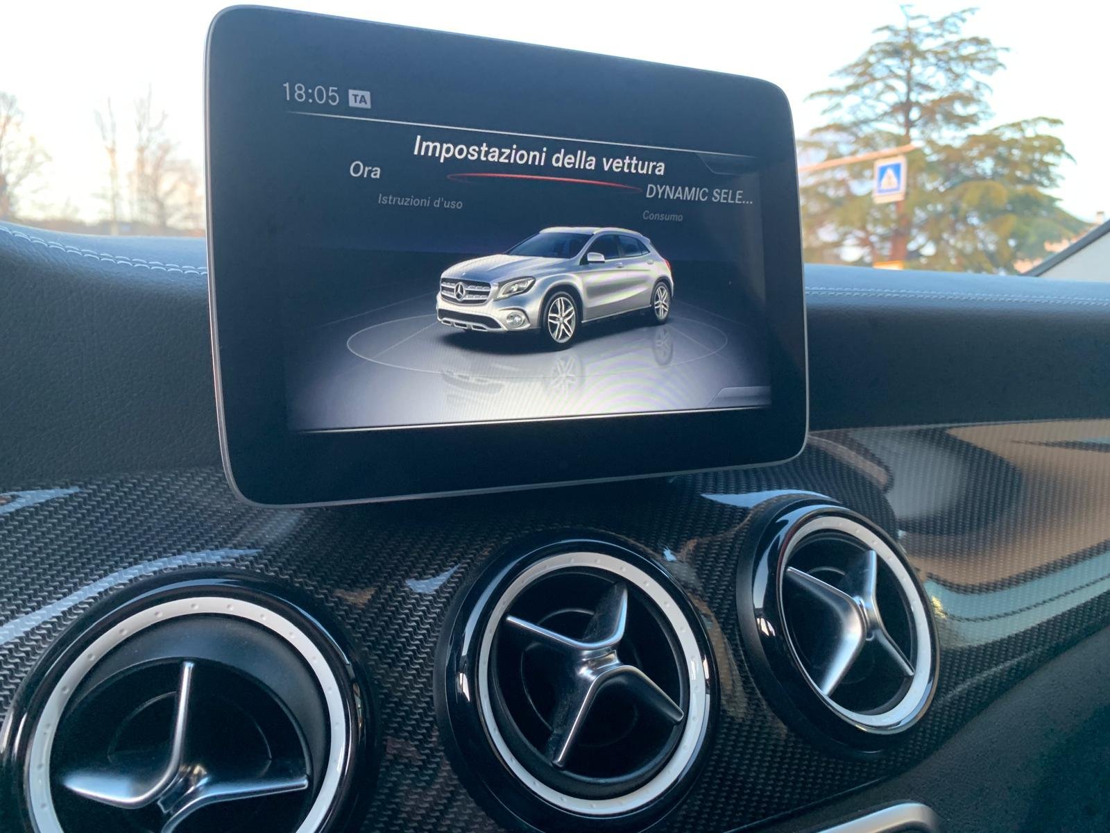 MERCEDES-BENZ GLA 180 EDITION