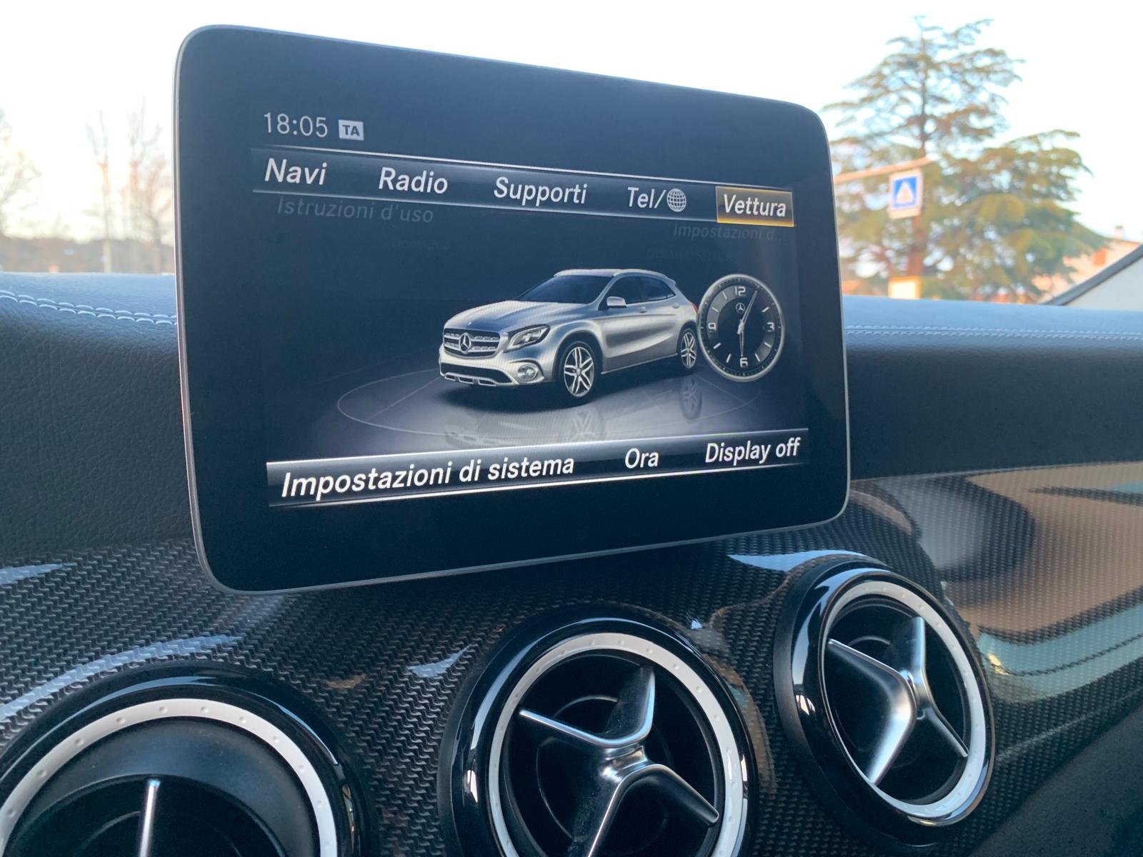 MERCEDES-BENZ GLA 180 EDITION