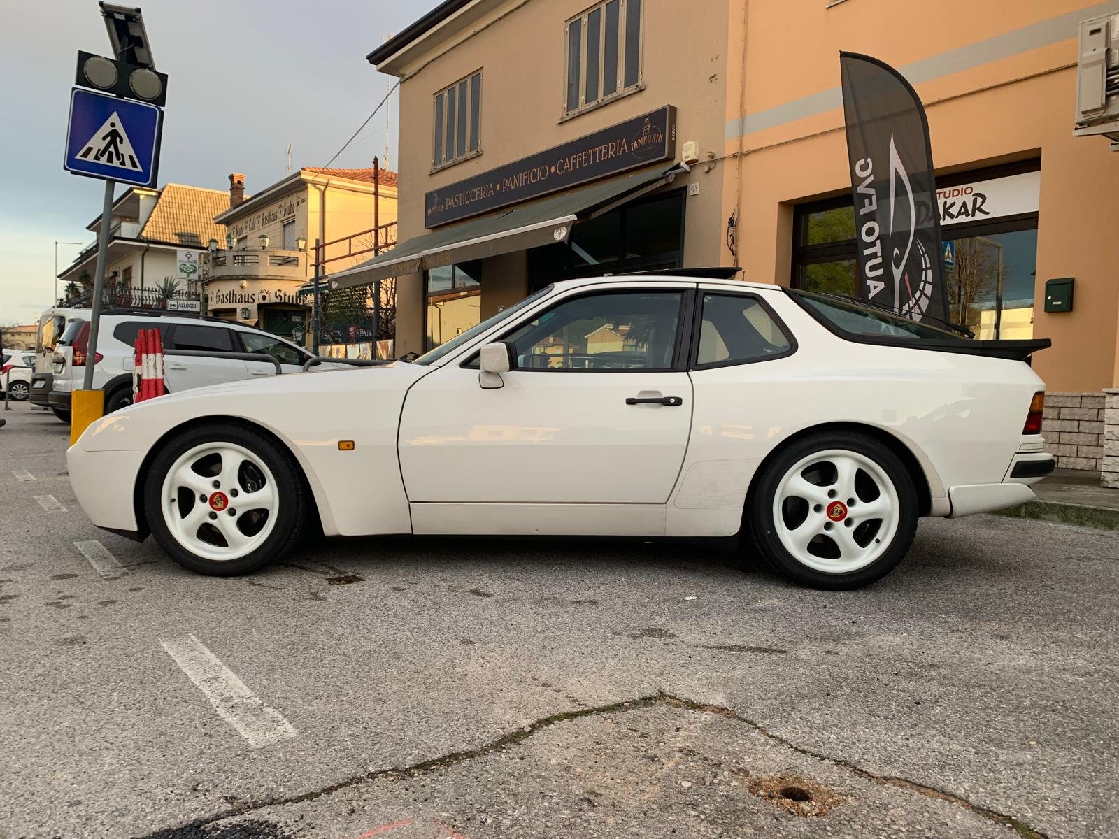 PORSCHE 944 S2