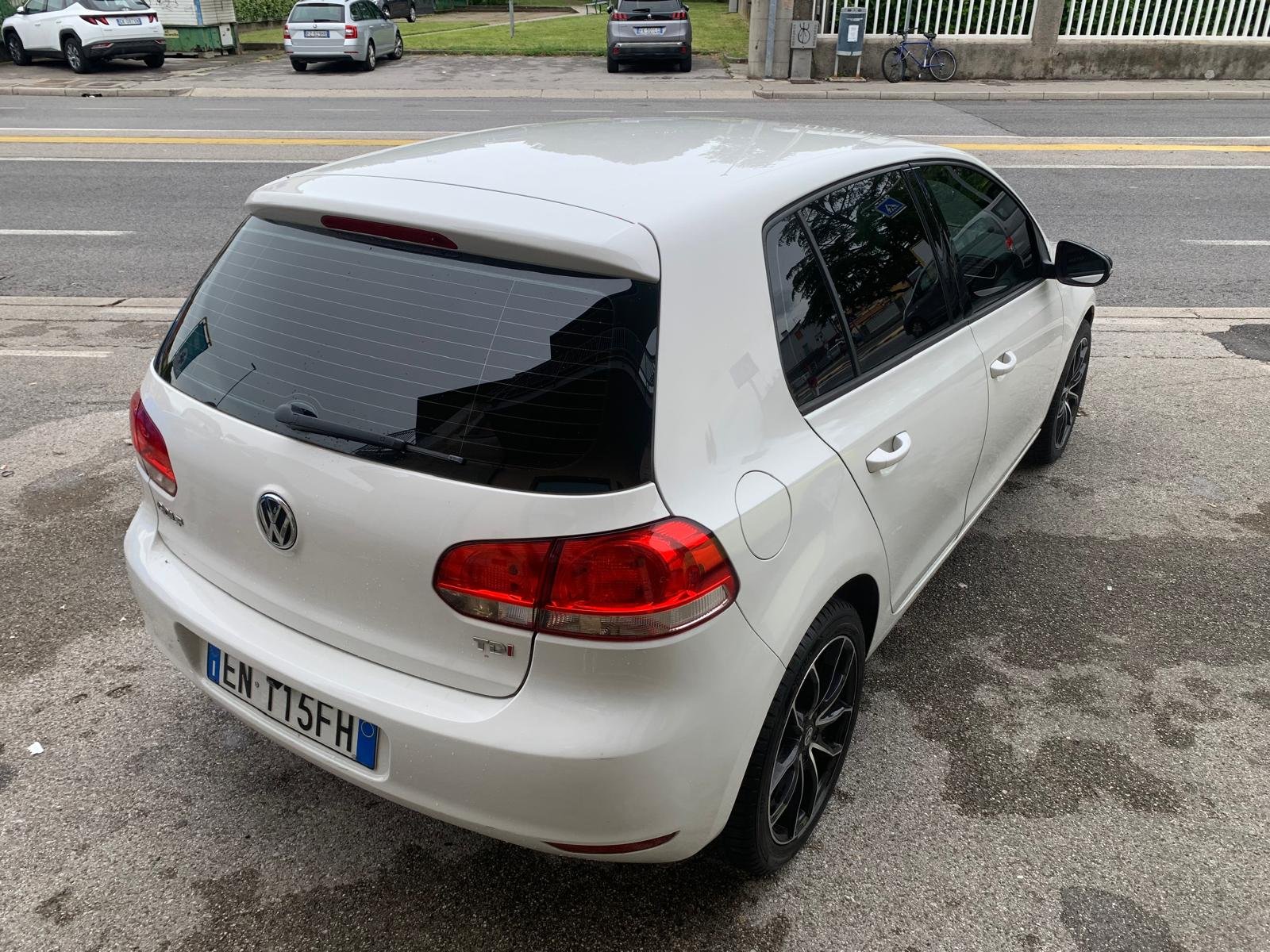 VOLKSWAGEN GOLF VI