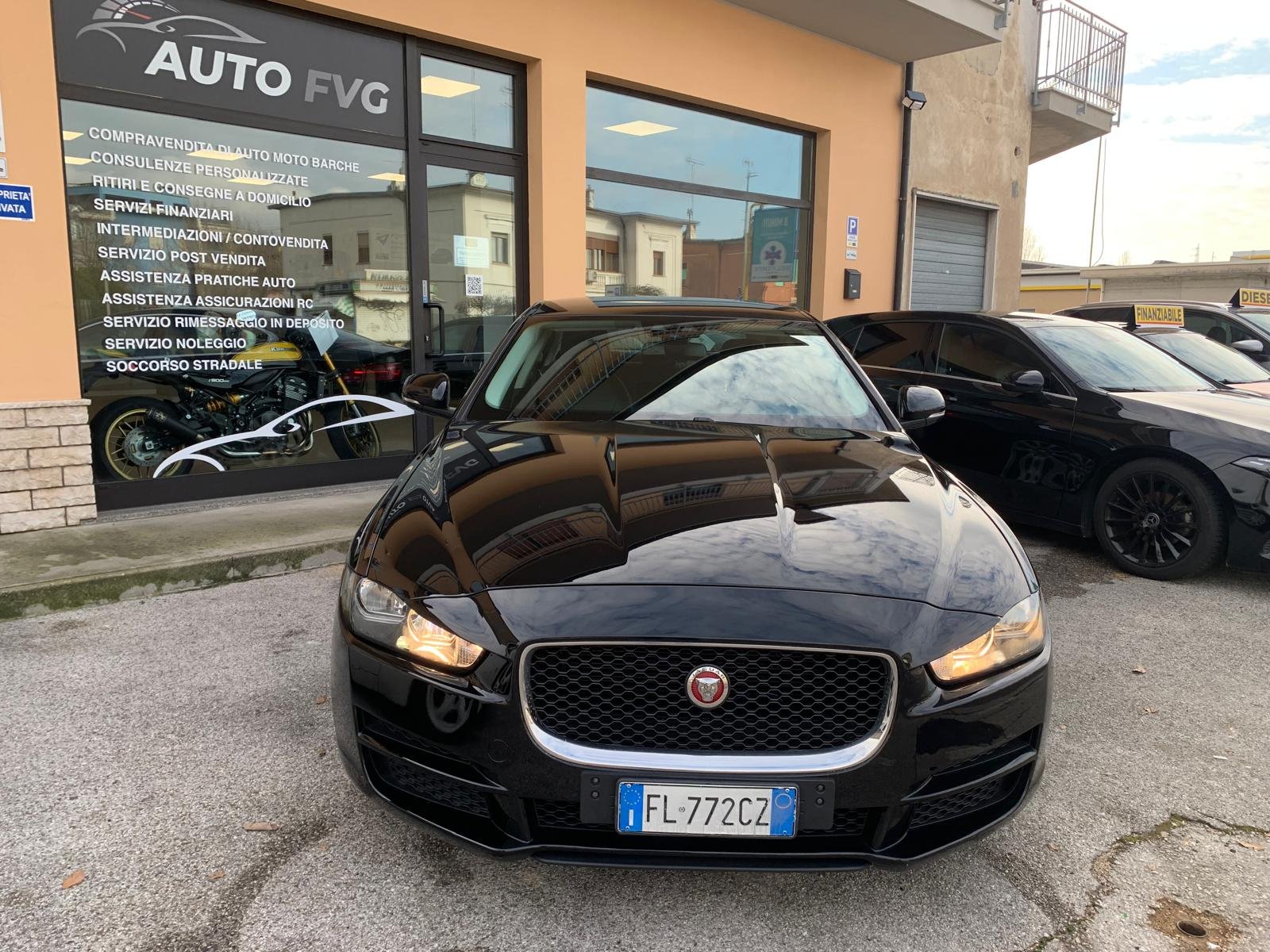 JAGUAR XE
