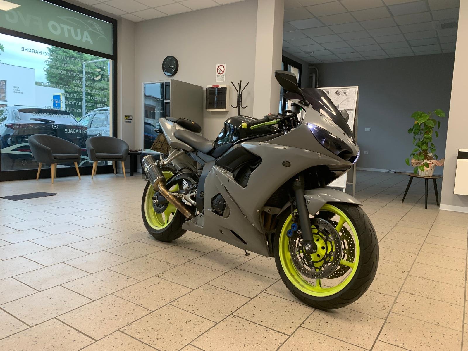 YAMAHA R6