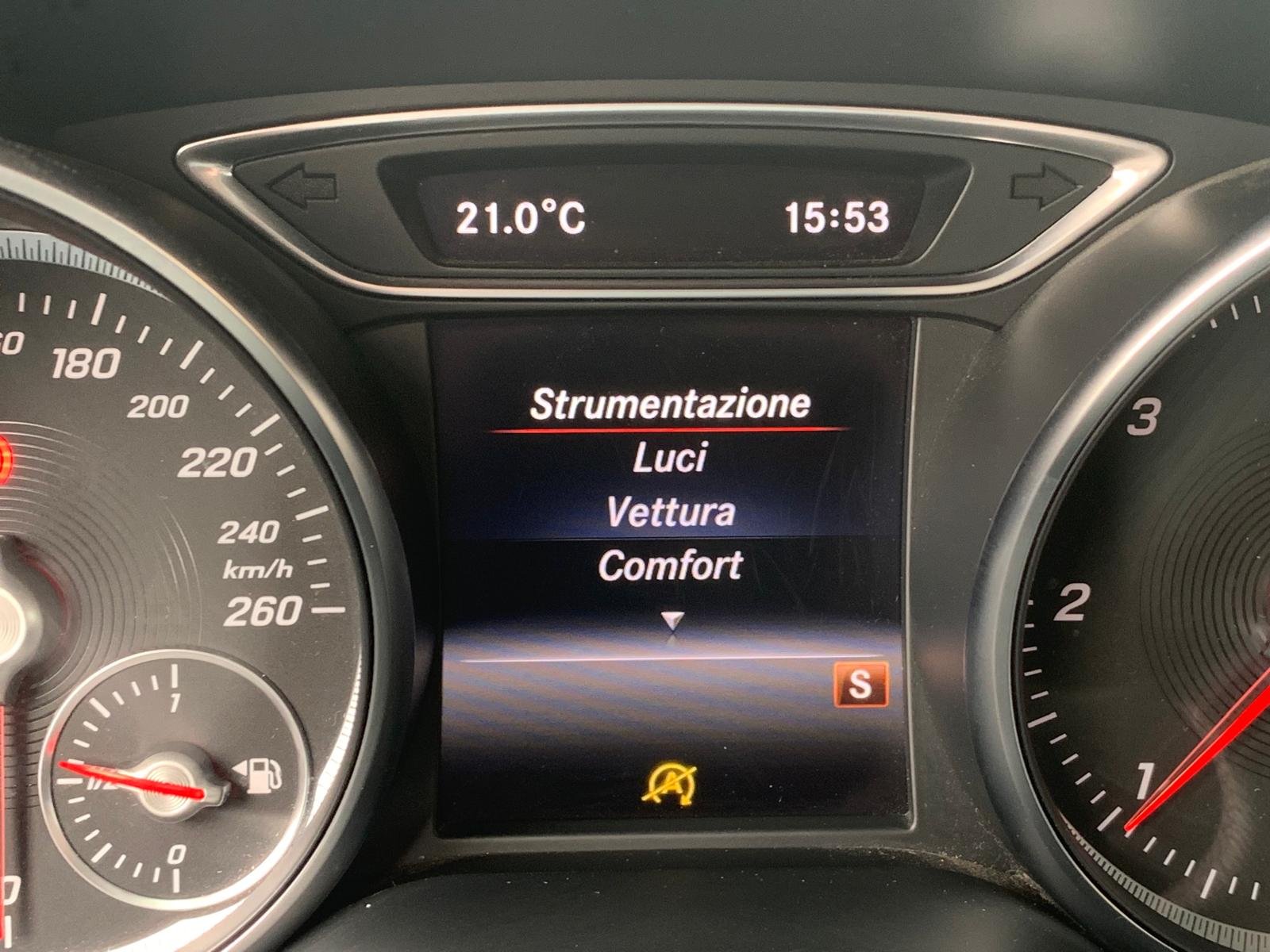 MERCEDES-BENZ CLA 200d PREMIUM AMG PACK