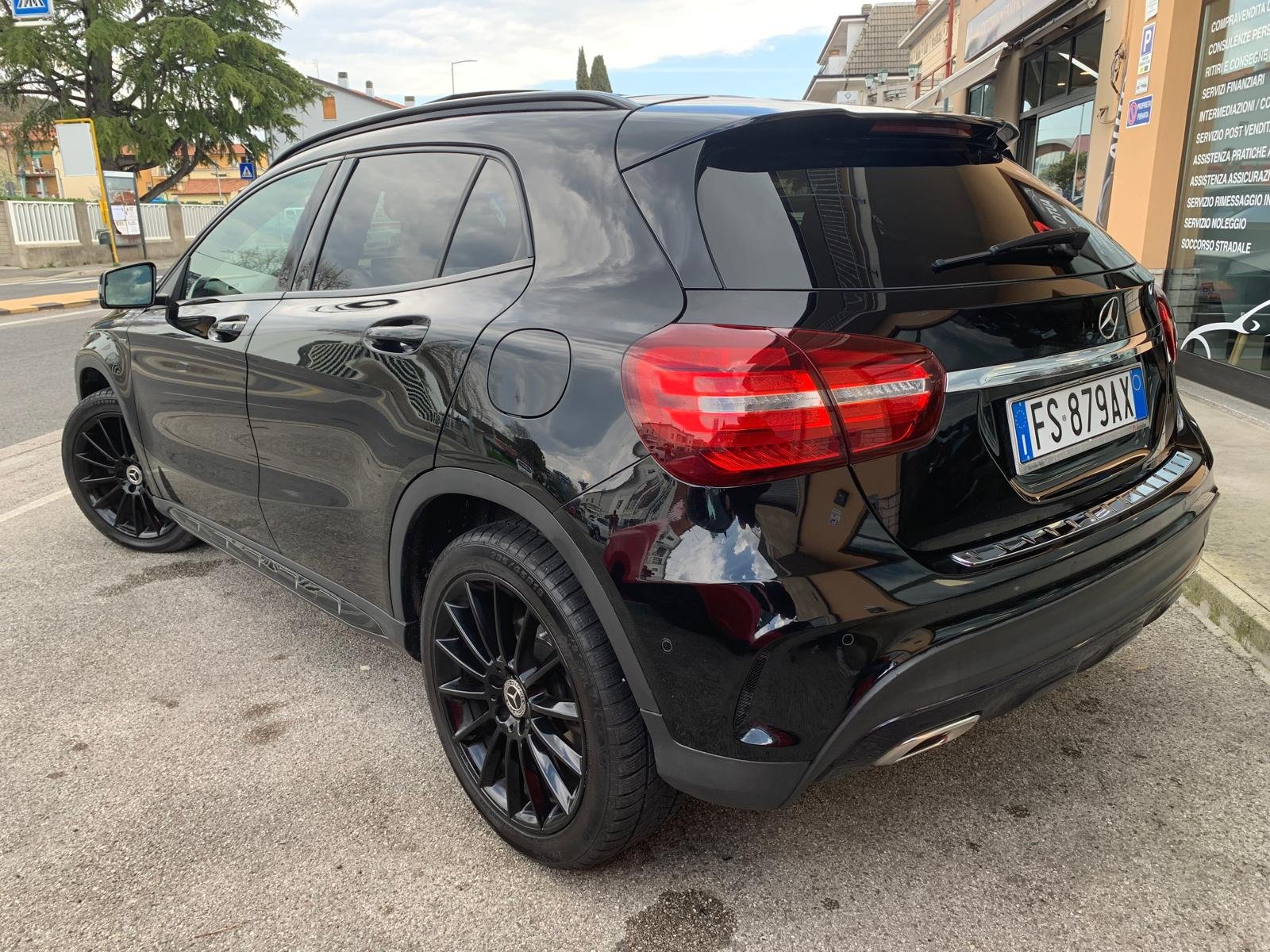 MERCEDES-BENZ GLA 180 EDITION