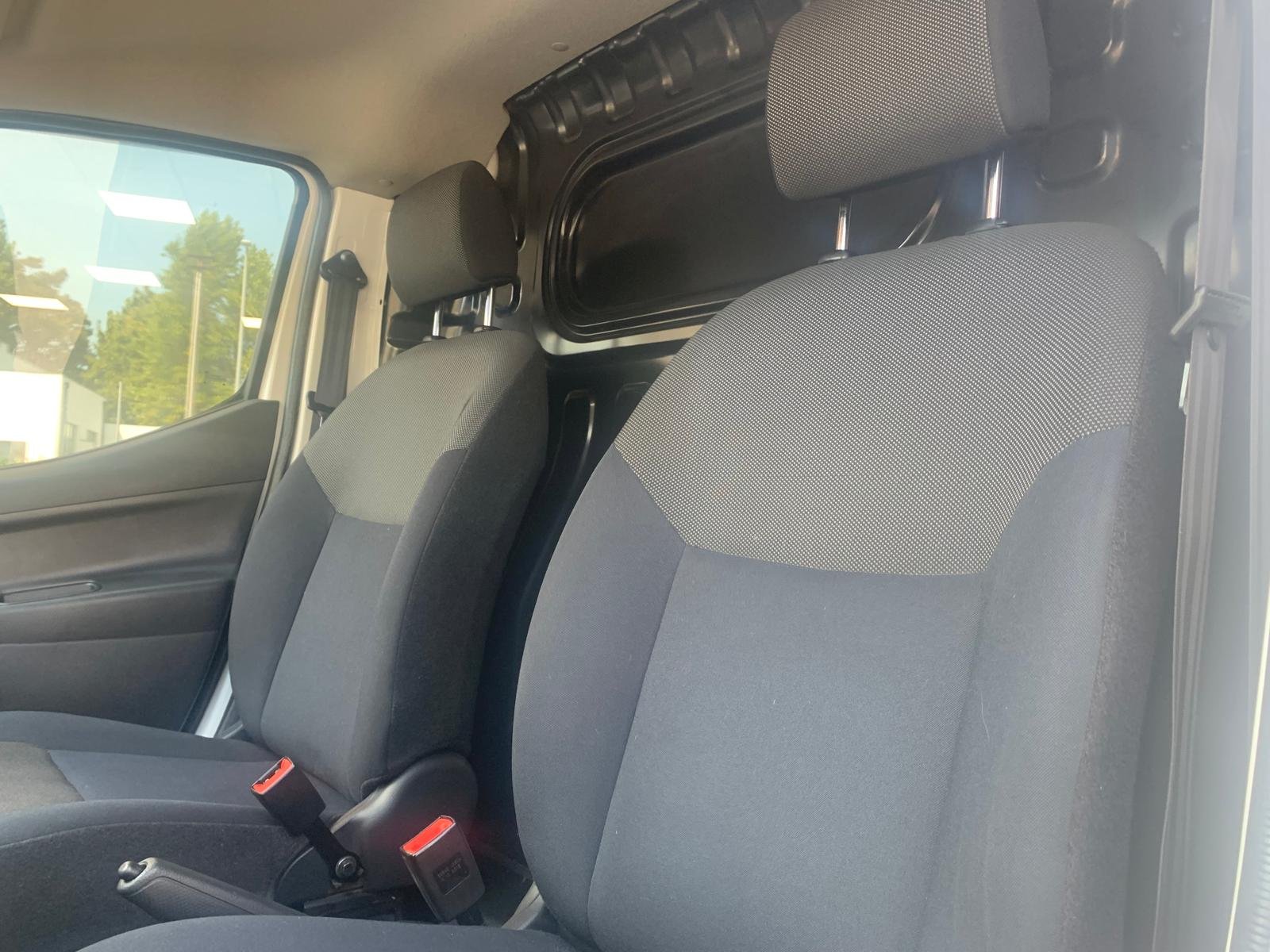 NISSAN NV200