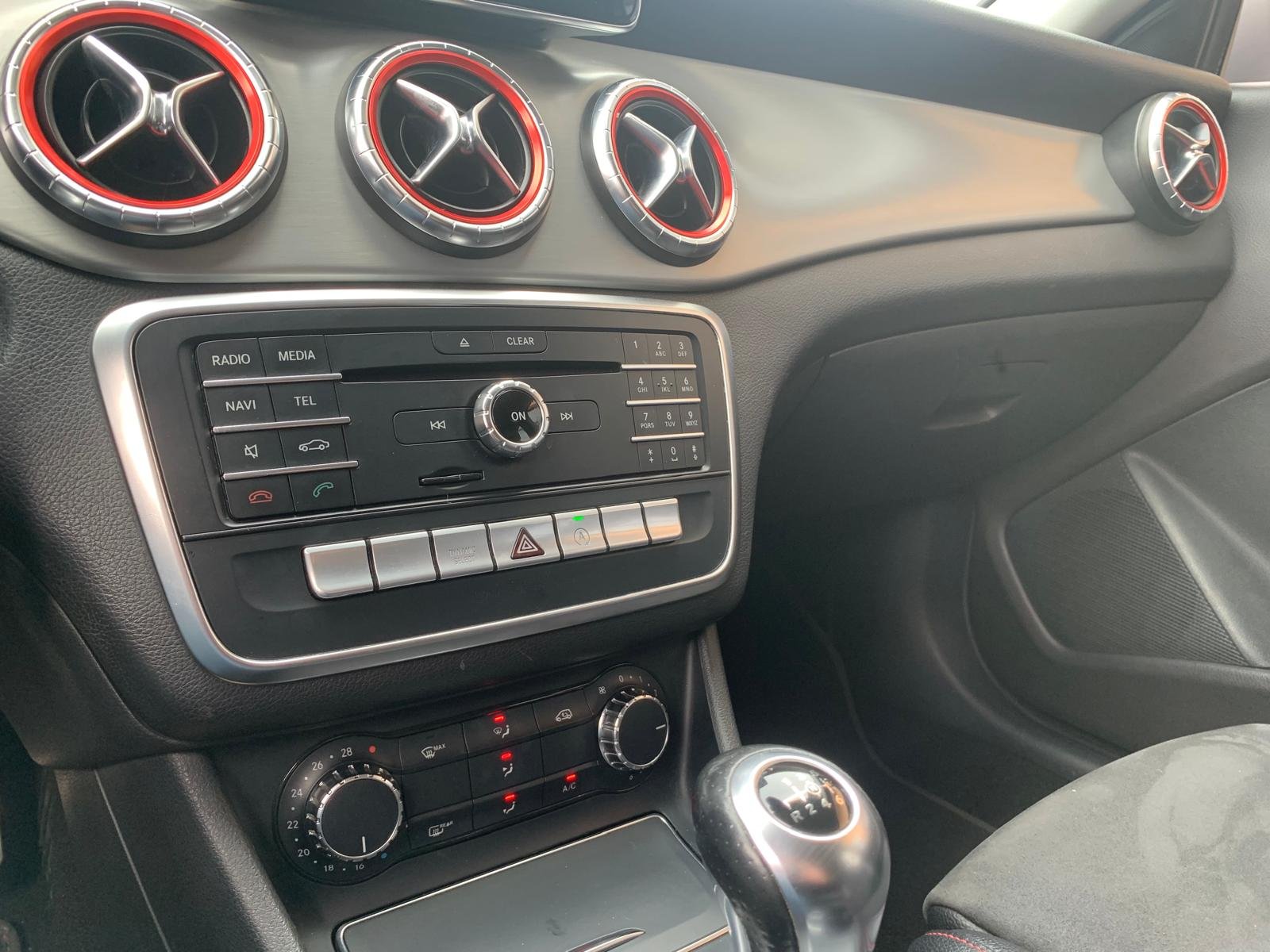 MERCEDES-BENZ CLA 200d PREMIUM AMG PACK