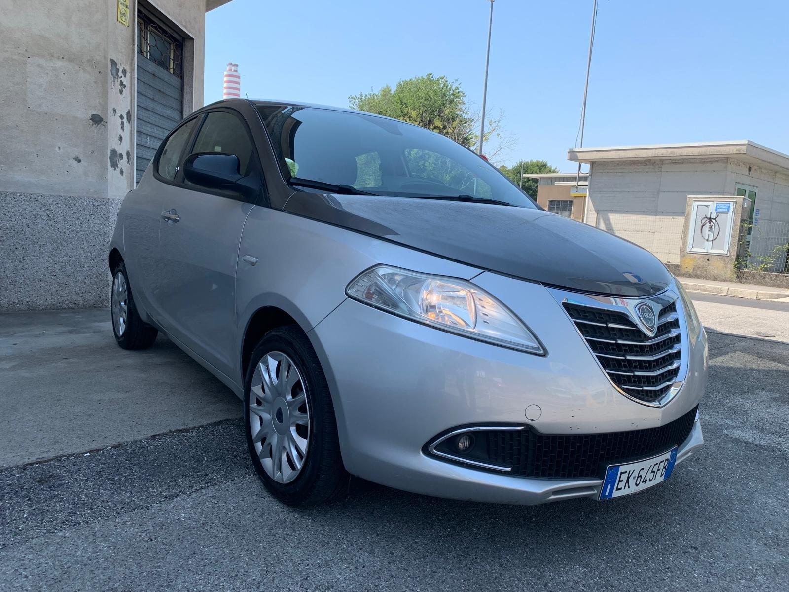 LANCIA YPSILON