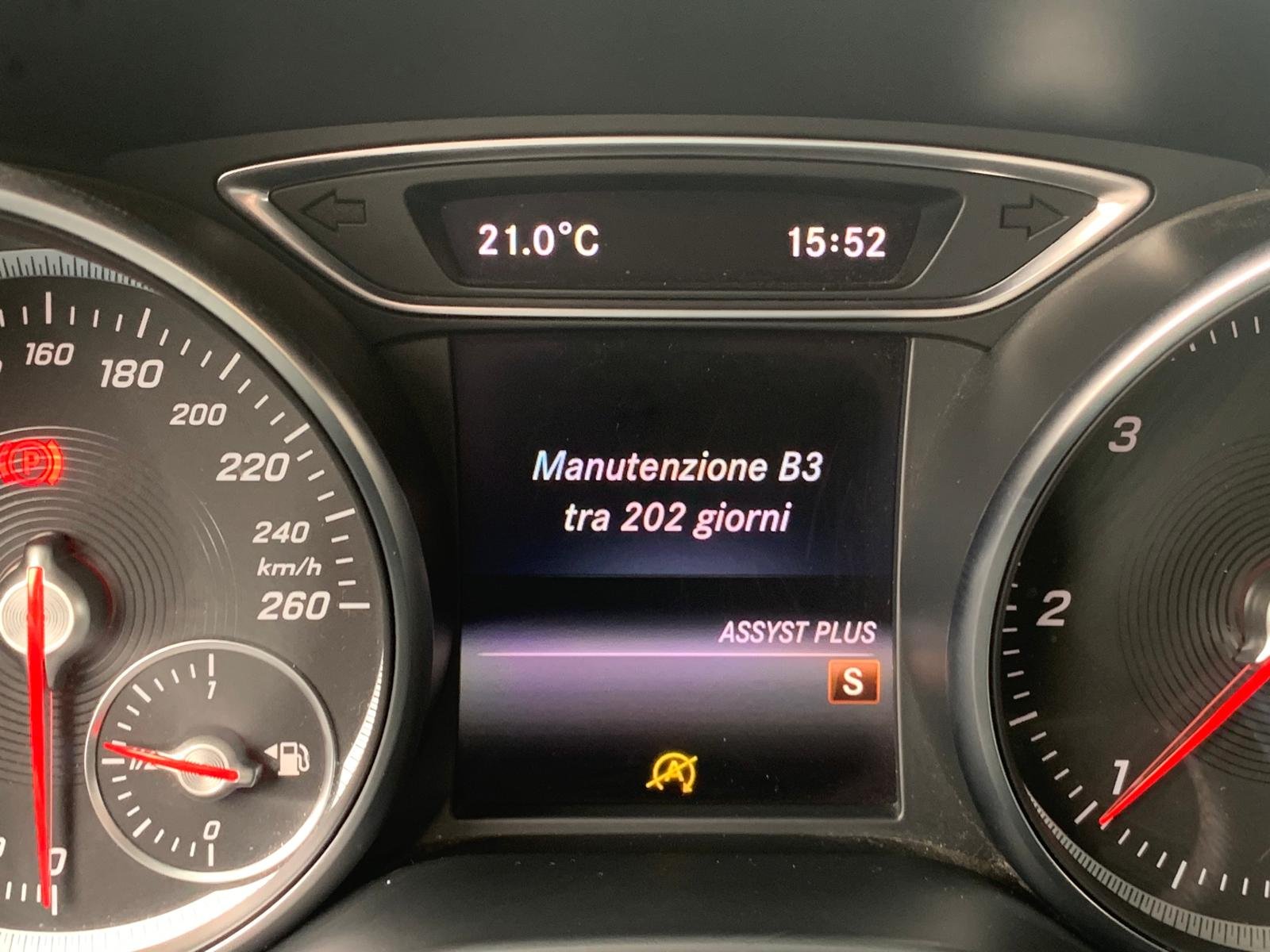 MERCEDES-BENZ CLA 200d PREMIUM AMG PACK