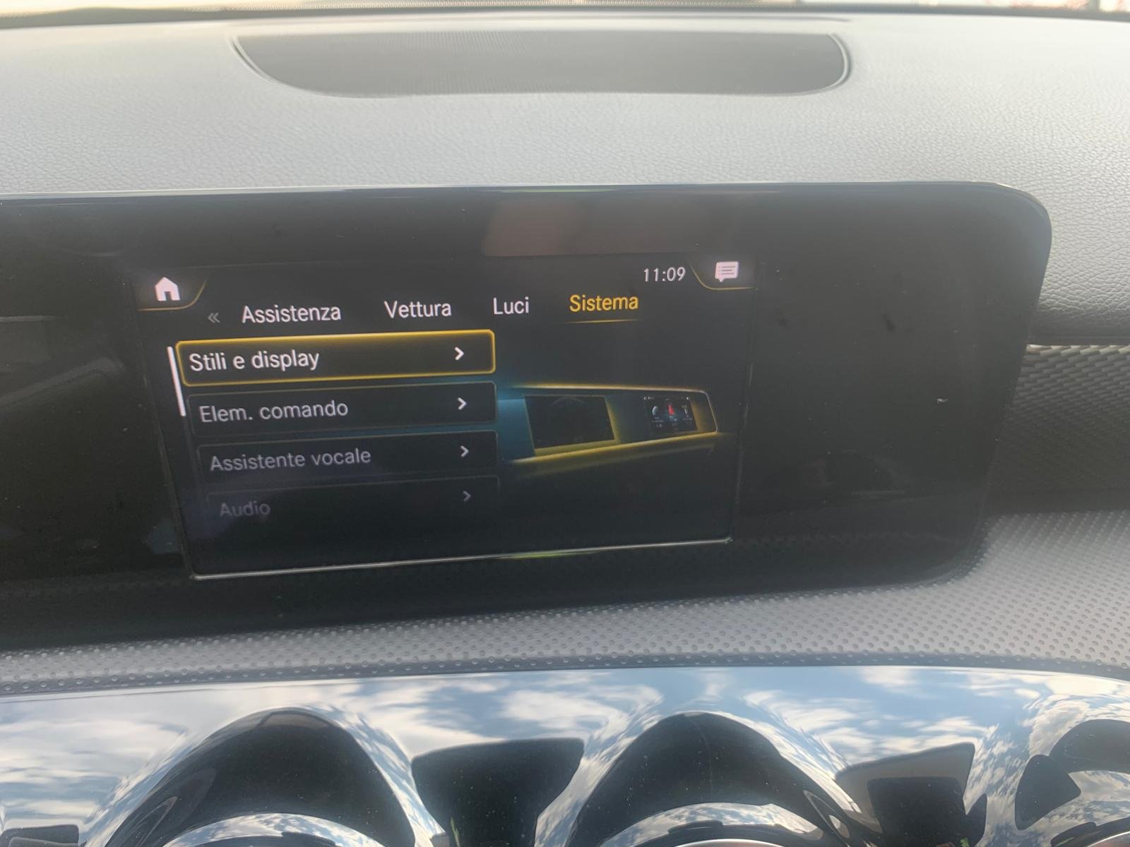 MERCEDES-BENZ A180d