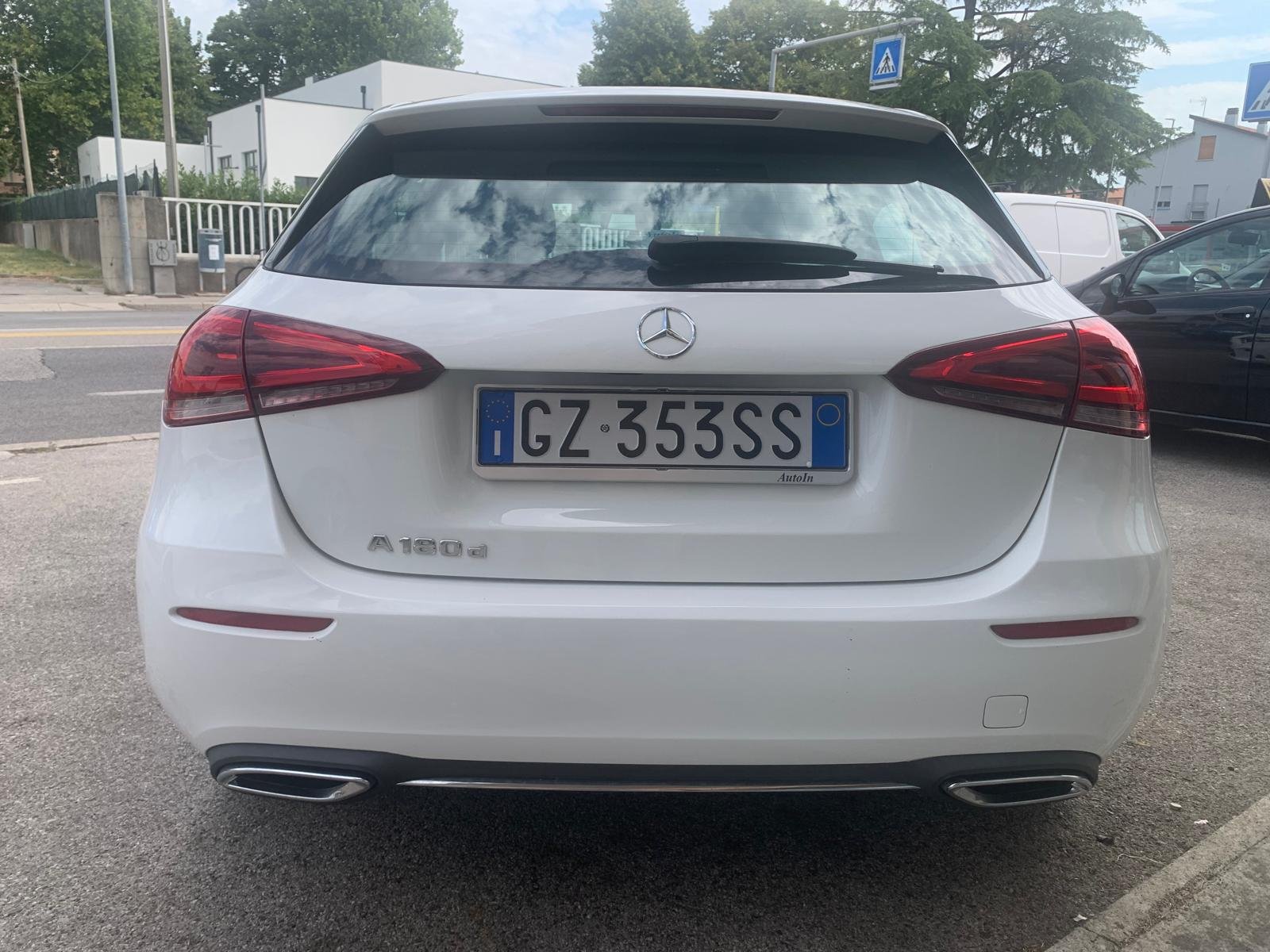 MERCEDES-BENZ A180d