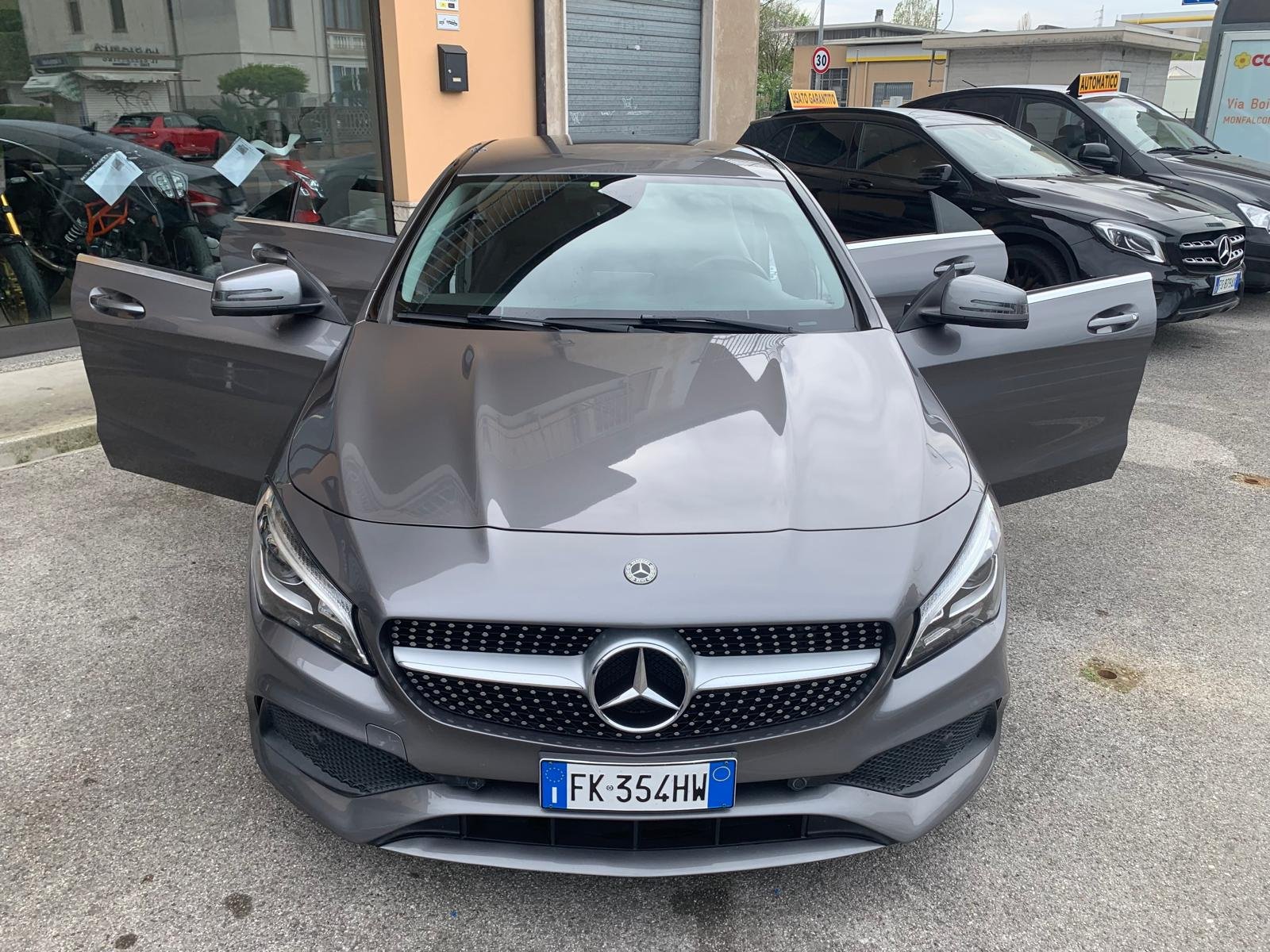 MERCEDES-BENZ CLA 200d PREMIUM AMG PACK