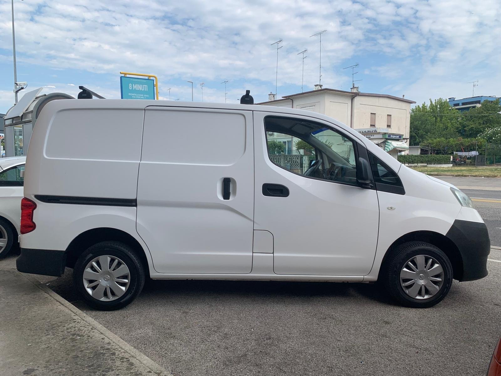 NISSAN NV200