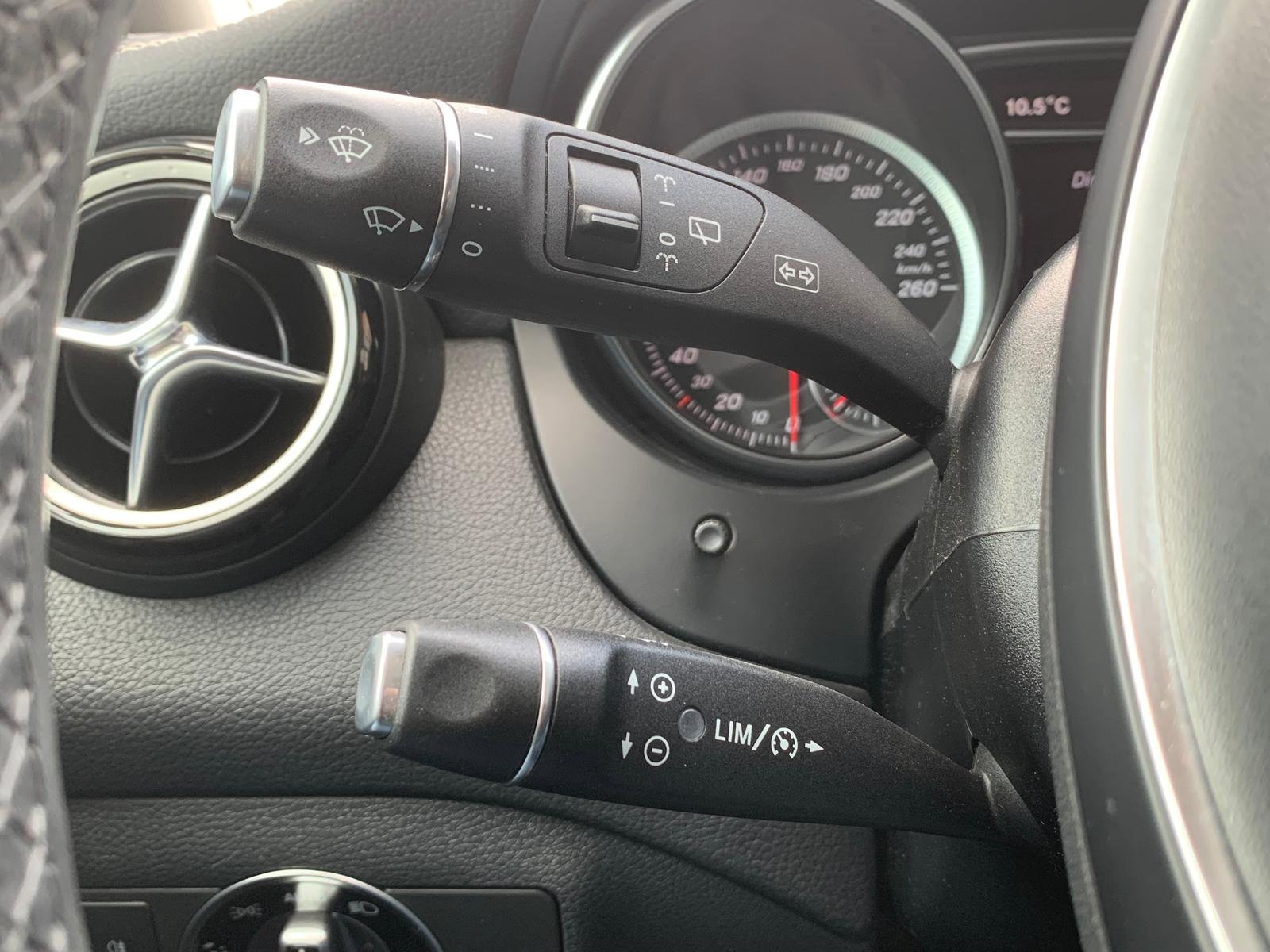 MERCEDES-BENZ GLA 180 EDITION