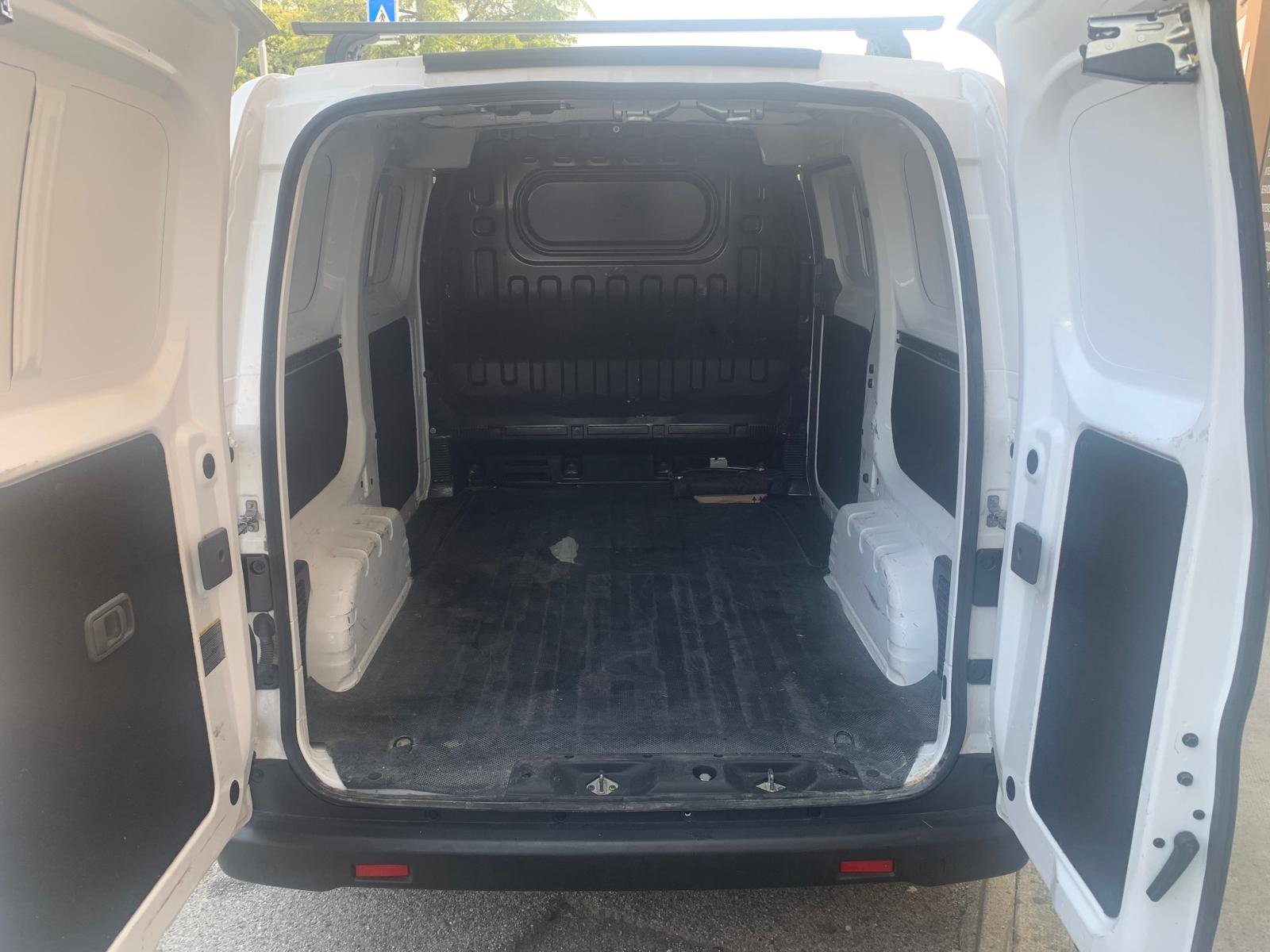NISSAN NV200