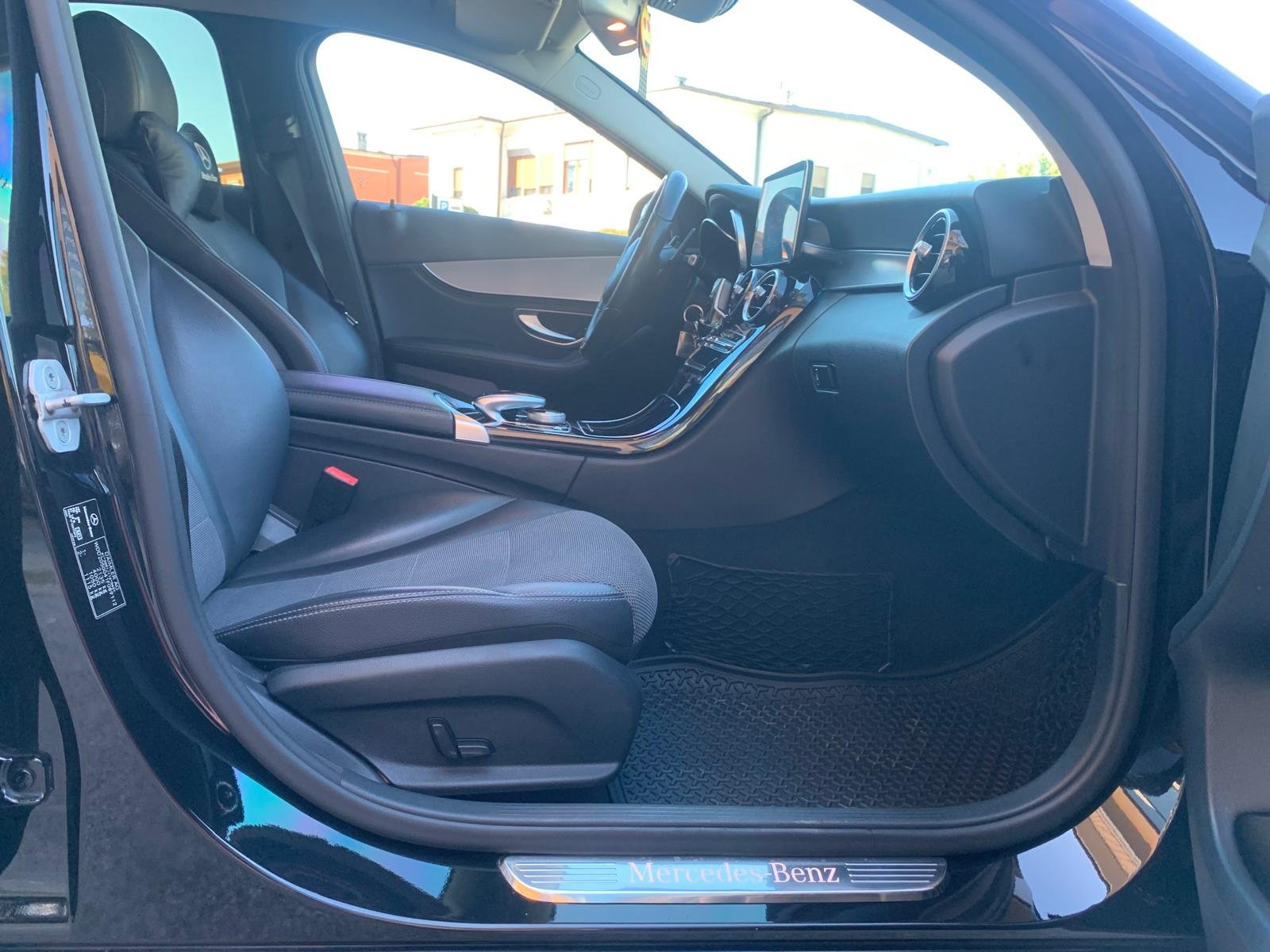 MERCEDES-BENZ C220