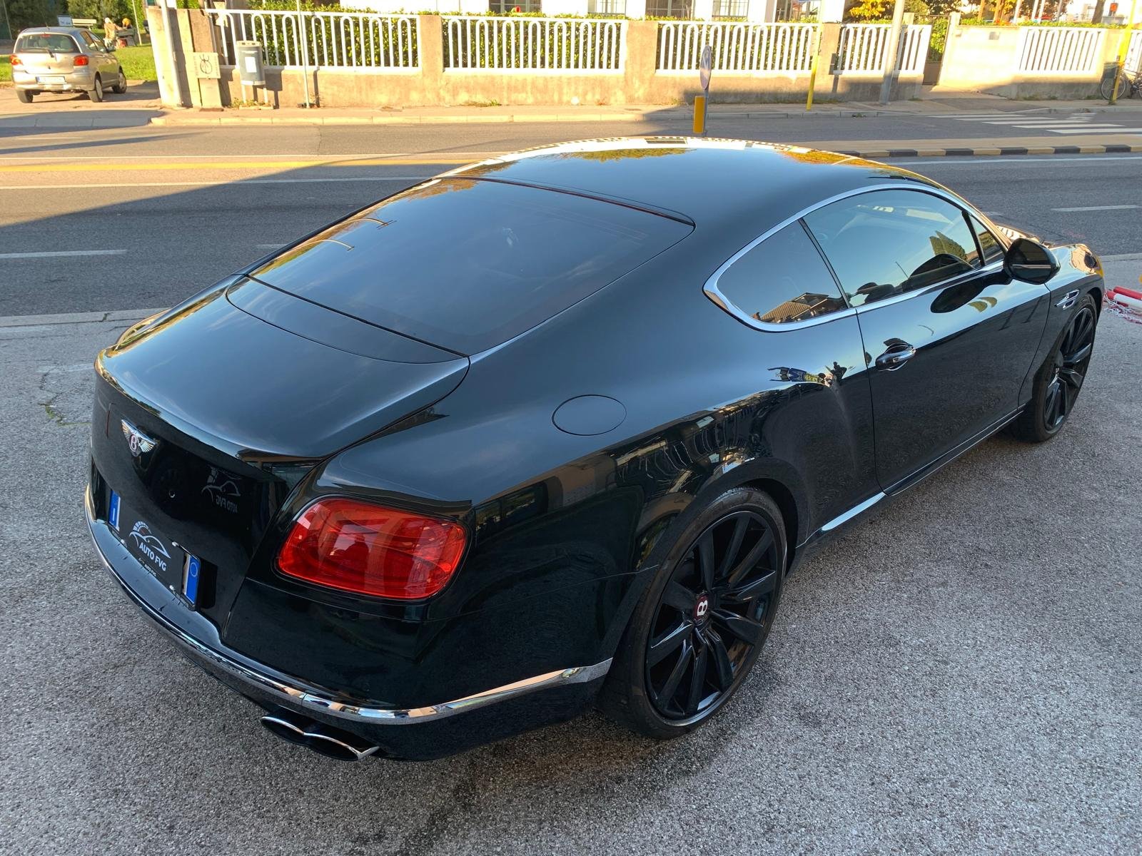 BENTLEY CONTINENTAL GT V8
