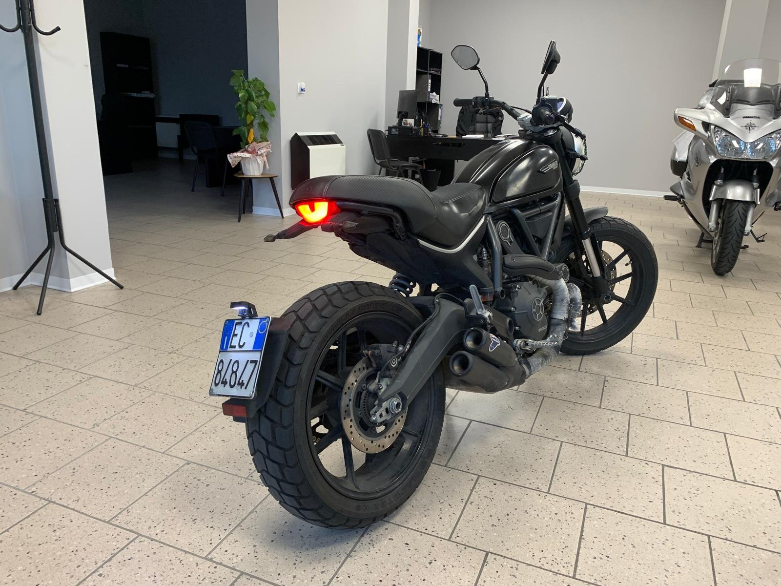 DUCATI SCRAMBLER 803