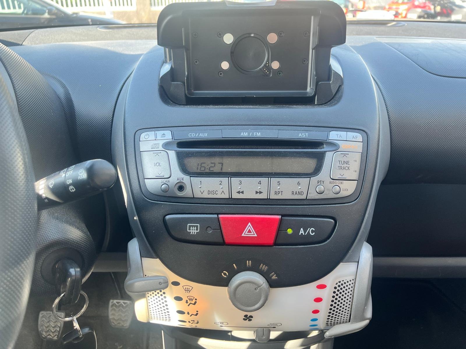 PEUGEOT 107