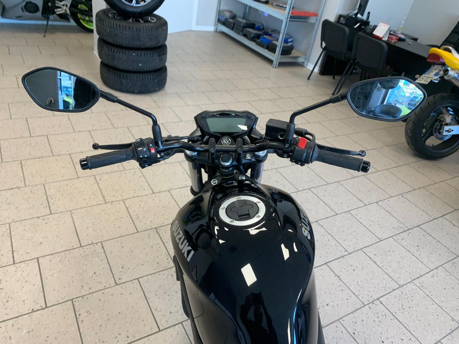 SUZUKI SV650