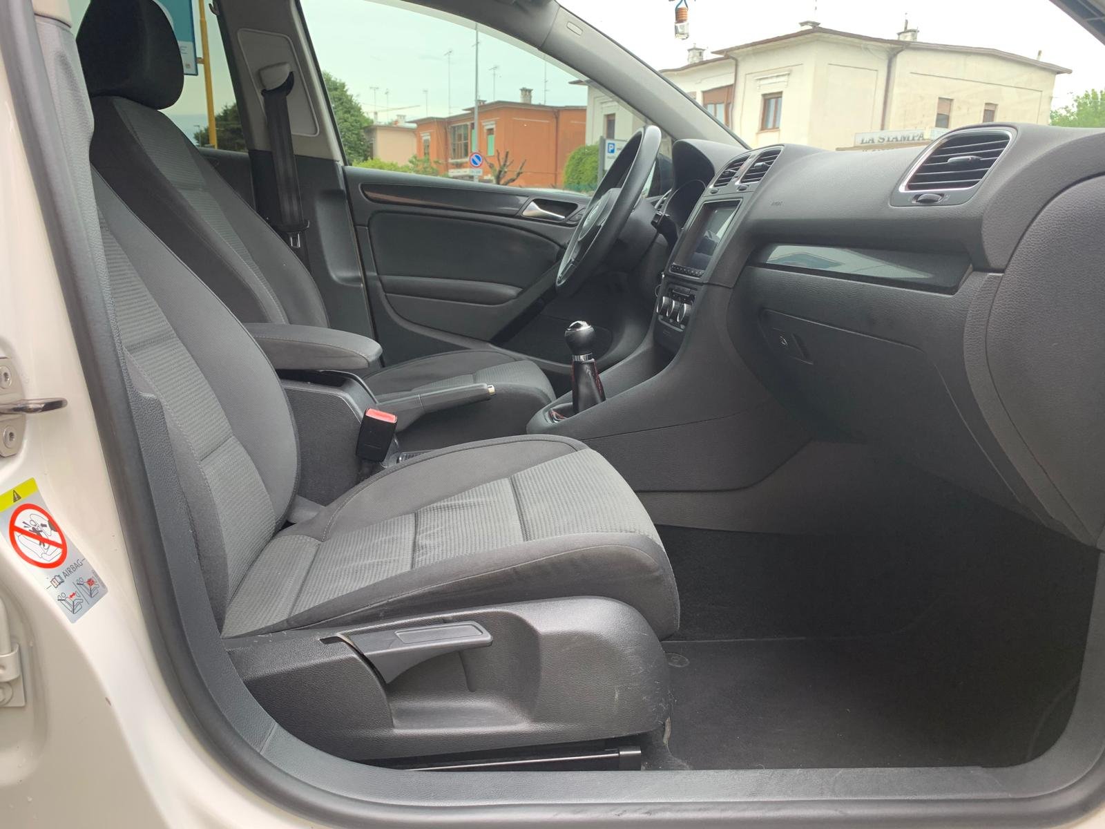 VOLKSWAGEN GOLF VI