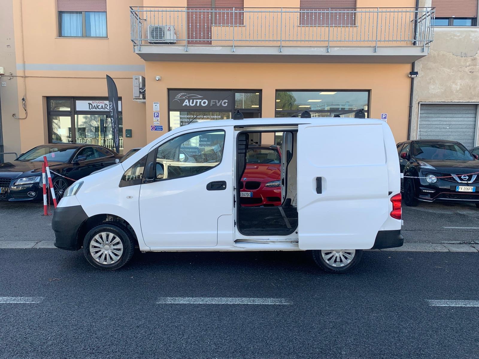 NISSAN NV200