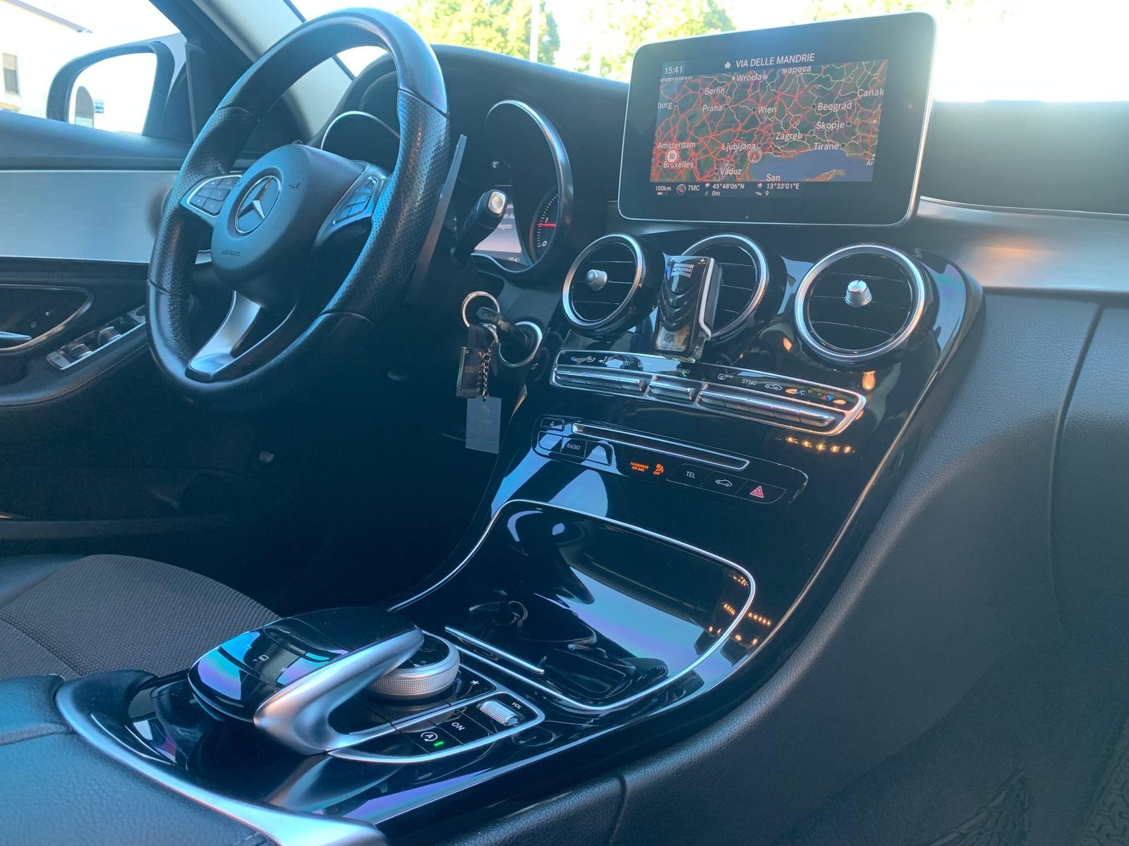 MERCEDES-BENZ C220