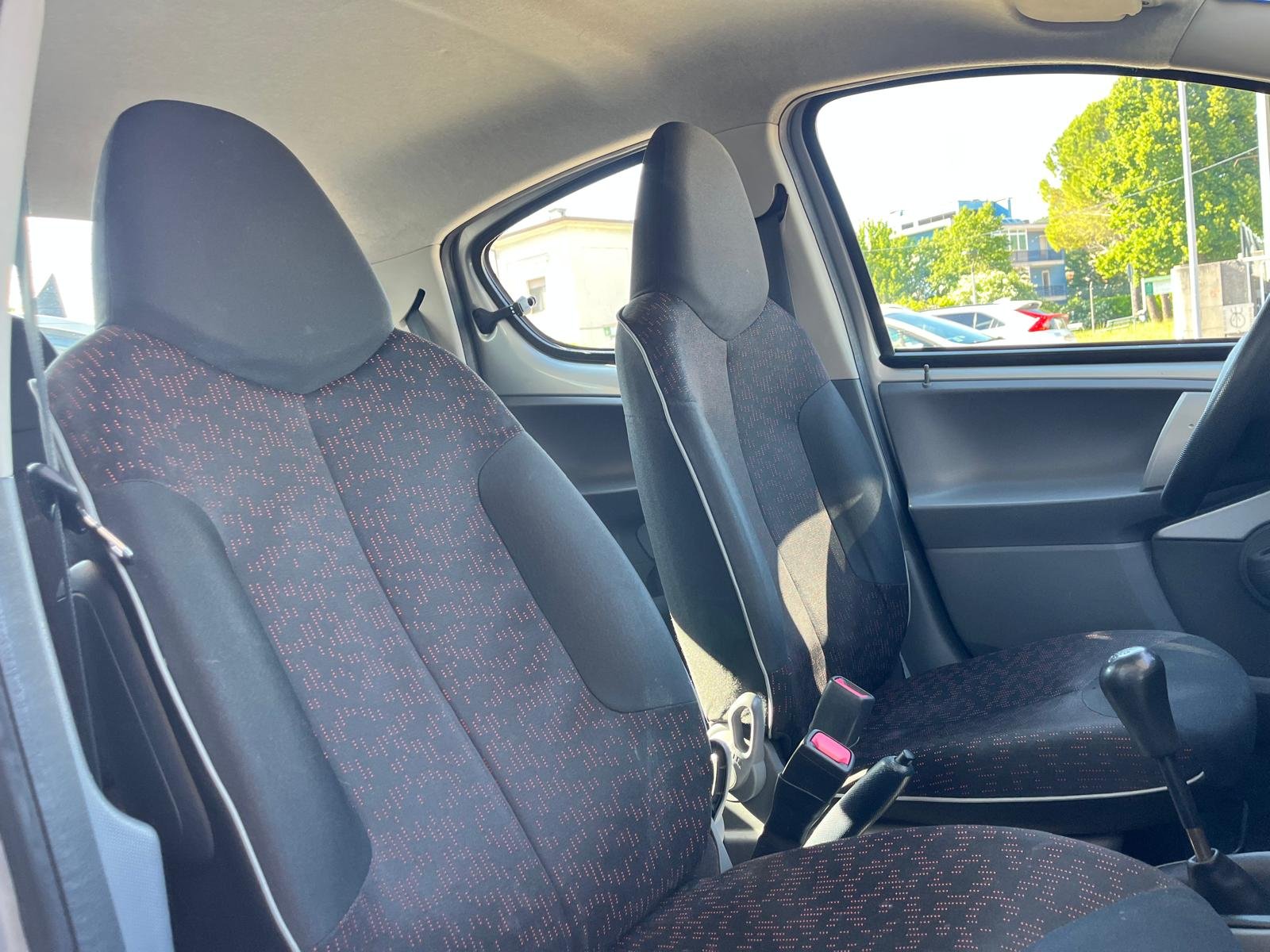 PEUGEOT 107