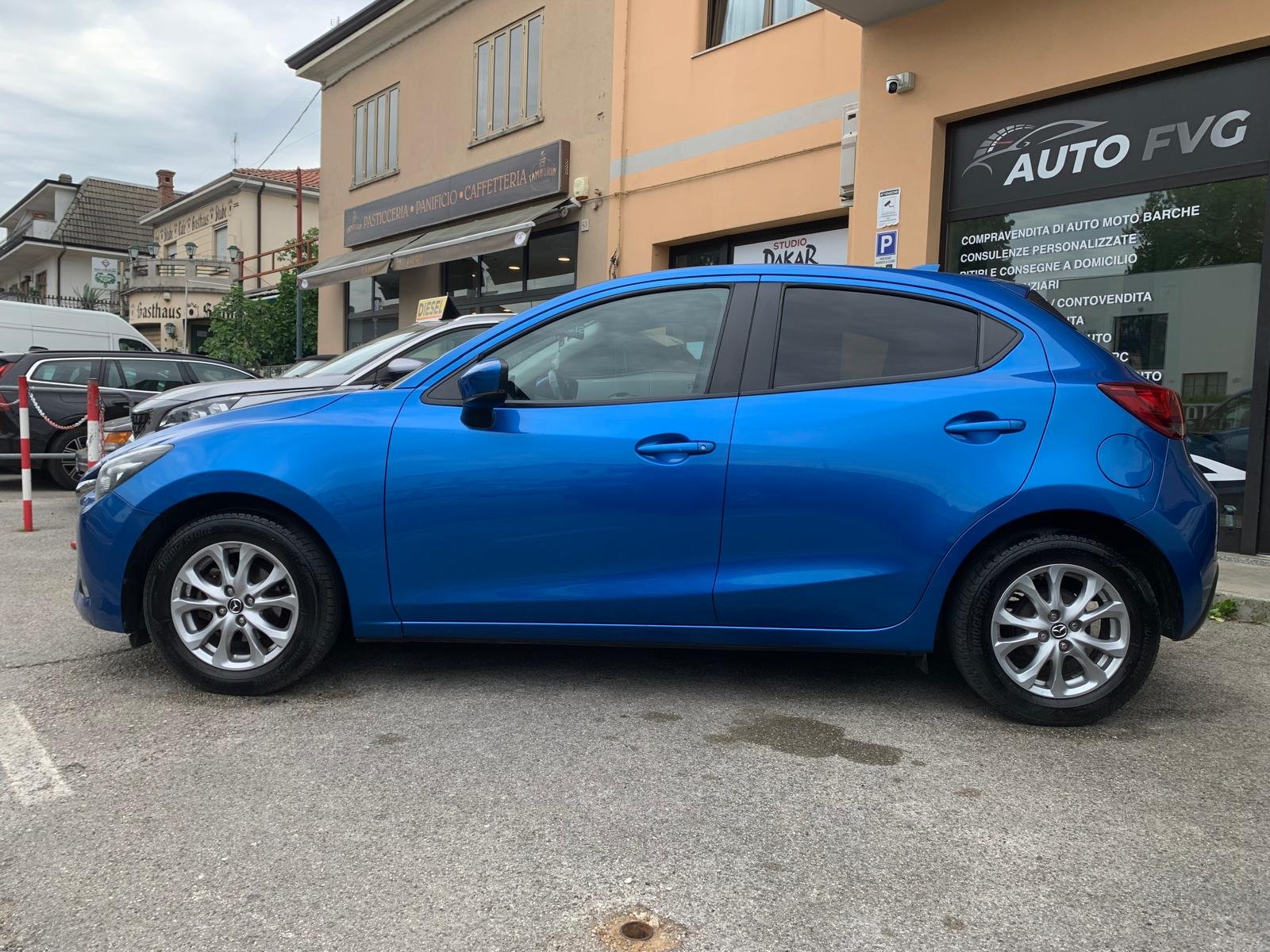 MAZDA 2