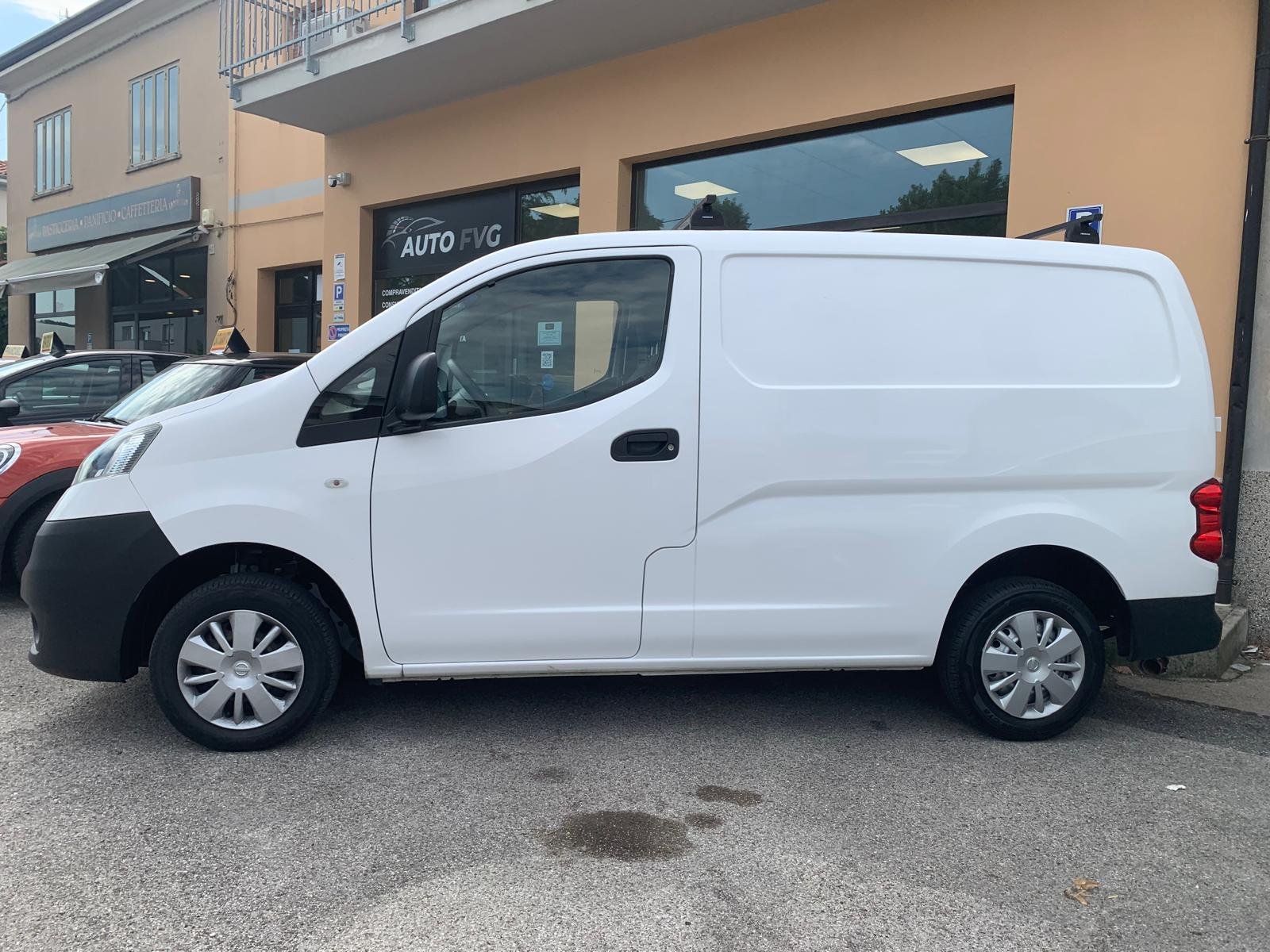 NISSAN NV200