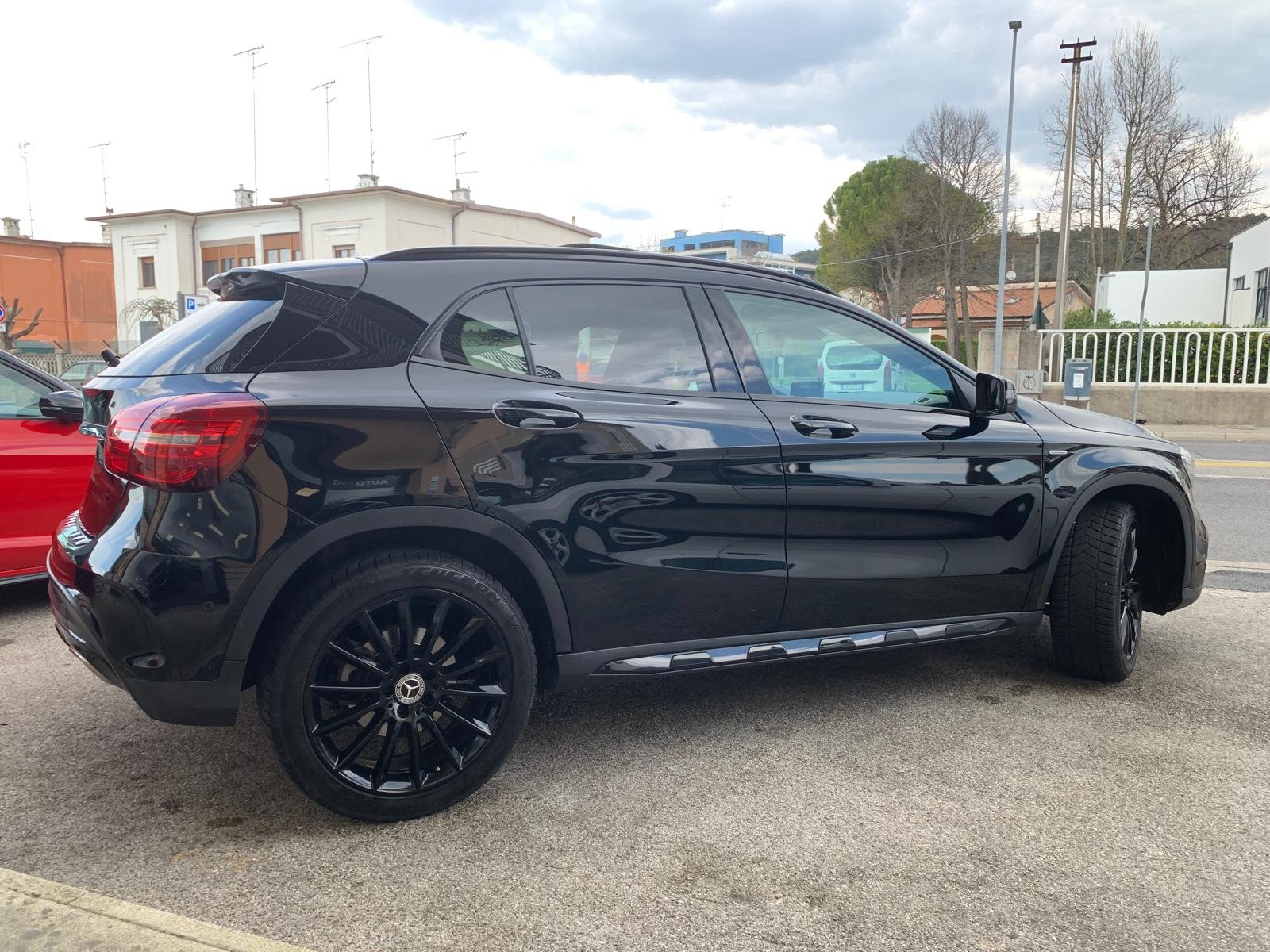 MERCEDES-BENZ GLA 180 EDITION