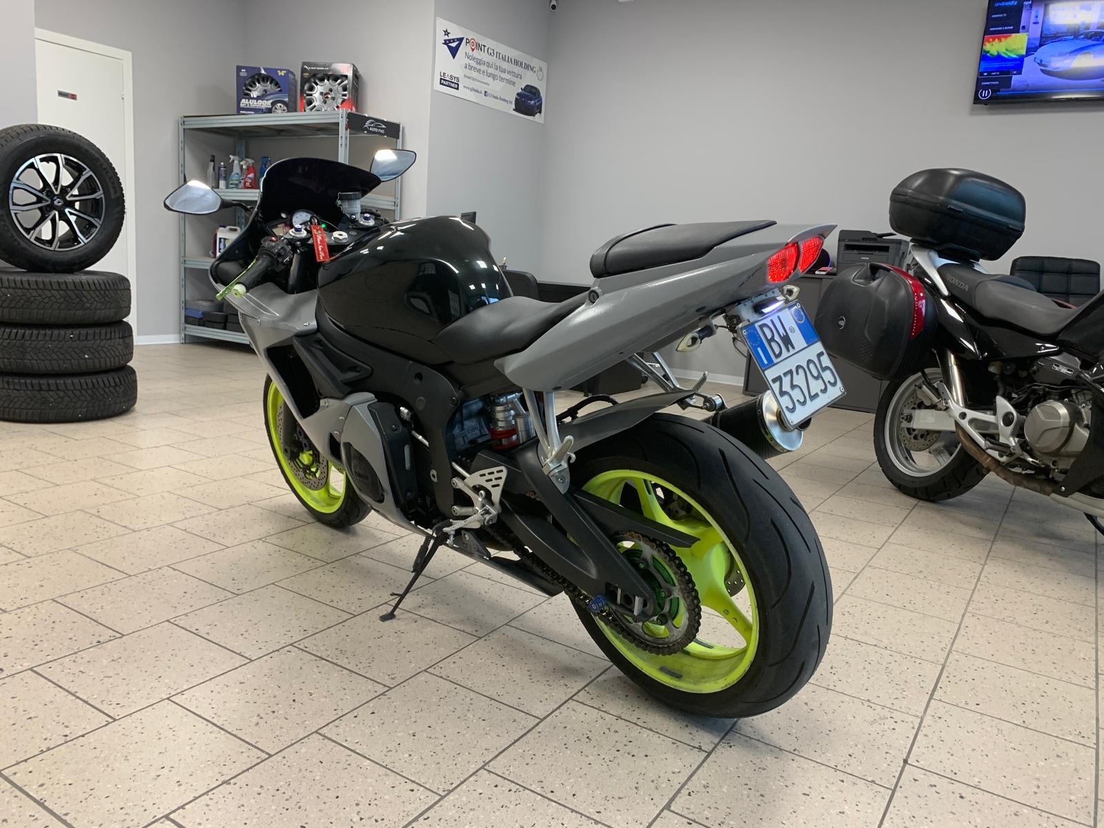 YAMAHA R6