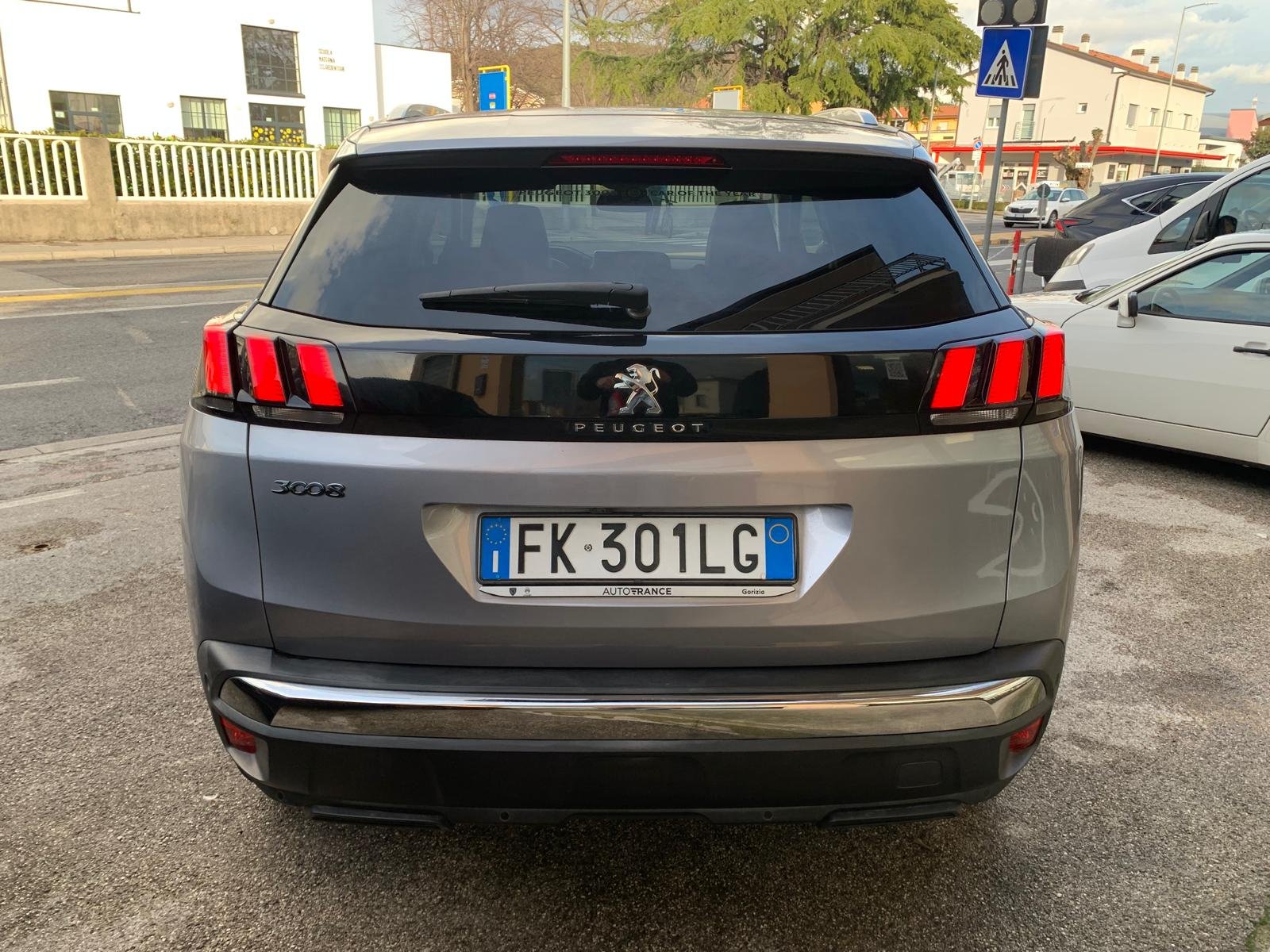 PEUGEOT 3008