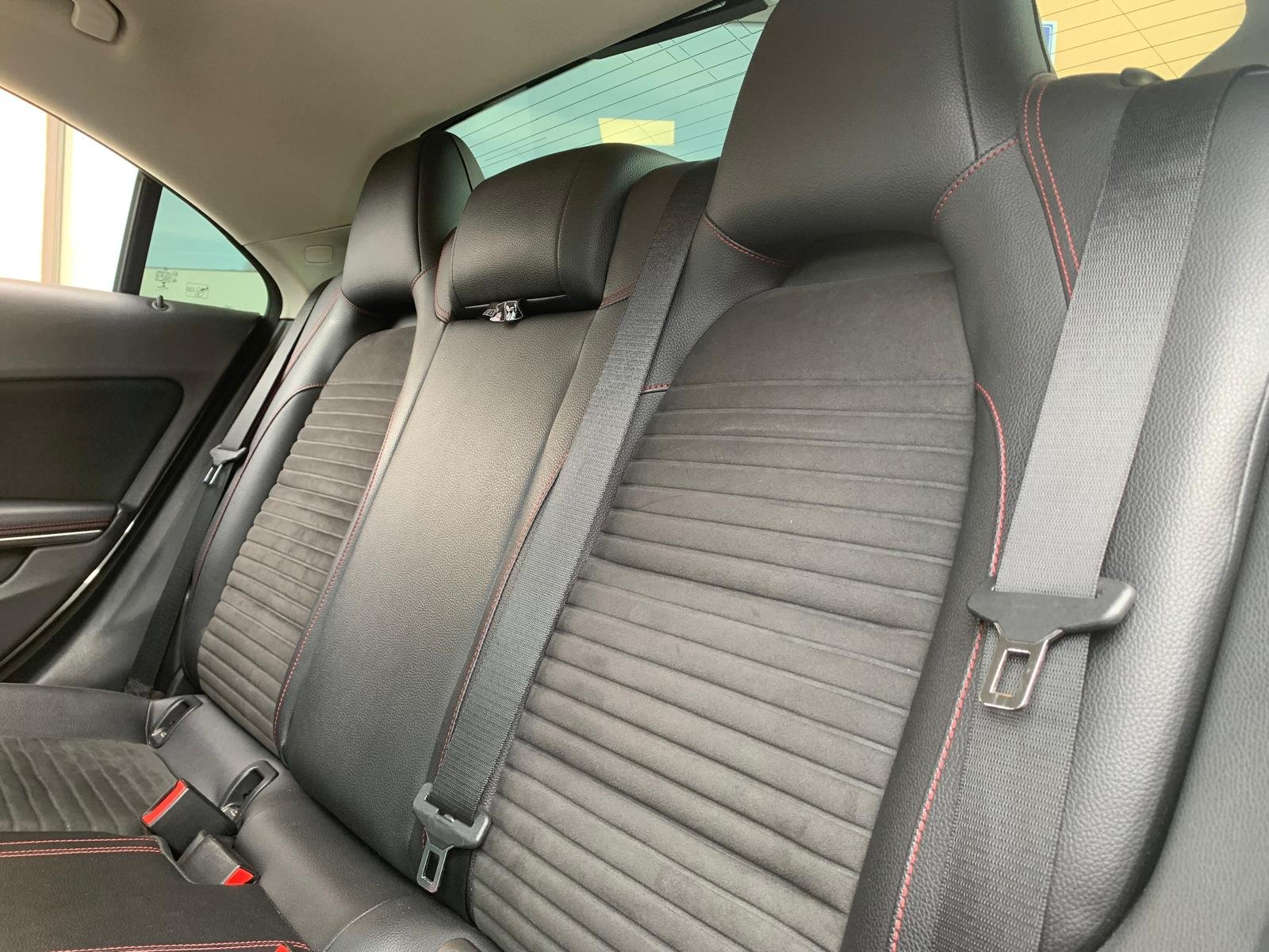 MERCEDES-BENZ CLA 200d PREMIUM AMG PACK